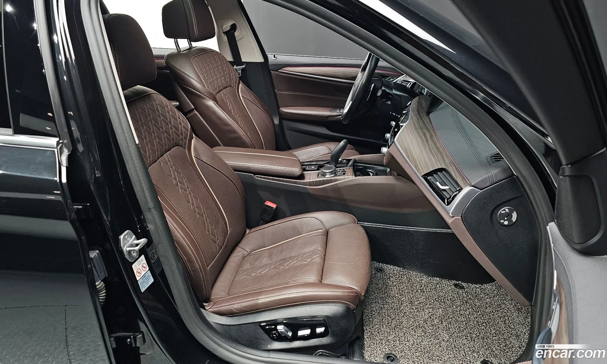 BMW 5 Series 2019 WBAJD3102KWW49837 — 16