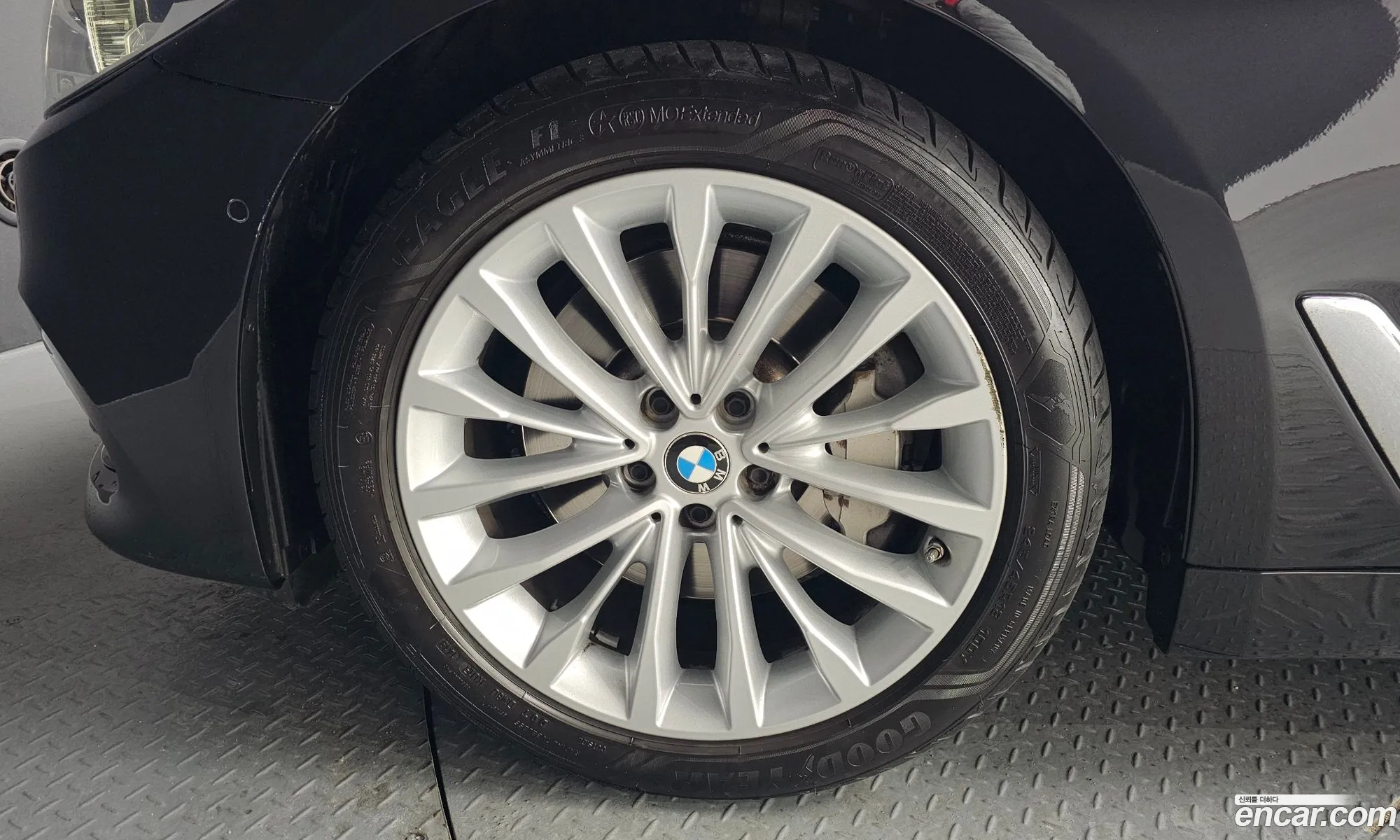 BMW 5 Series 2019 WBAJD3102KWW49837 — 13