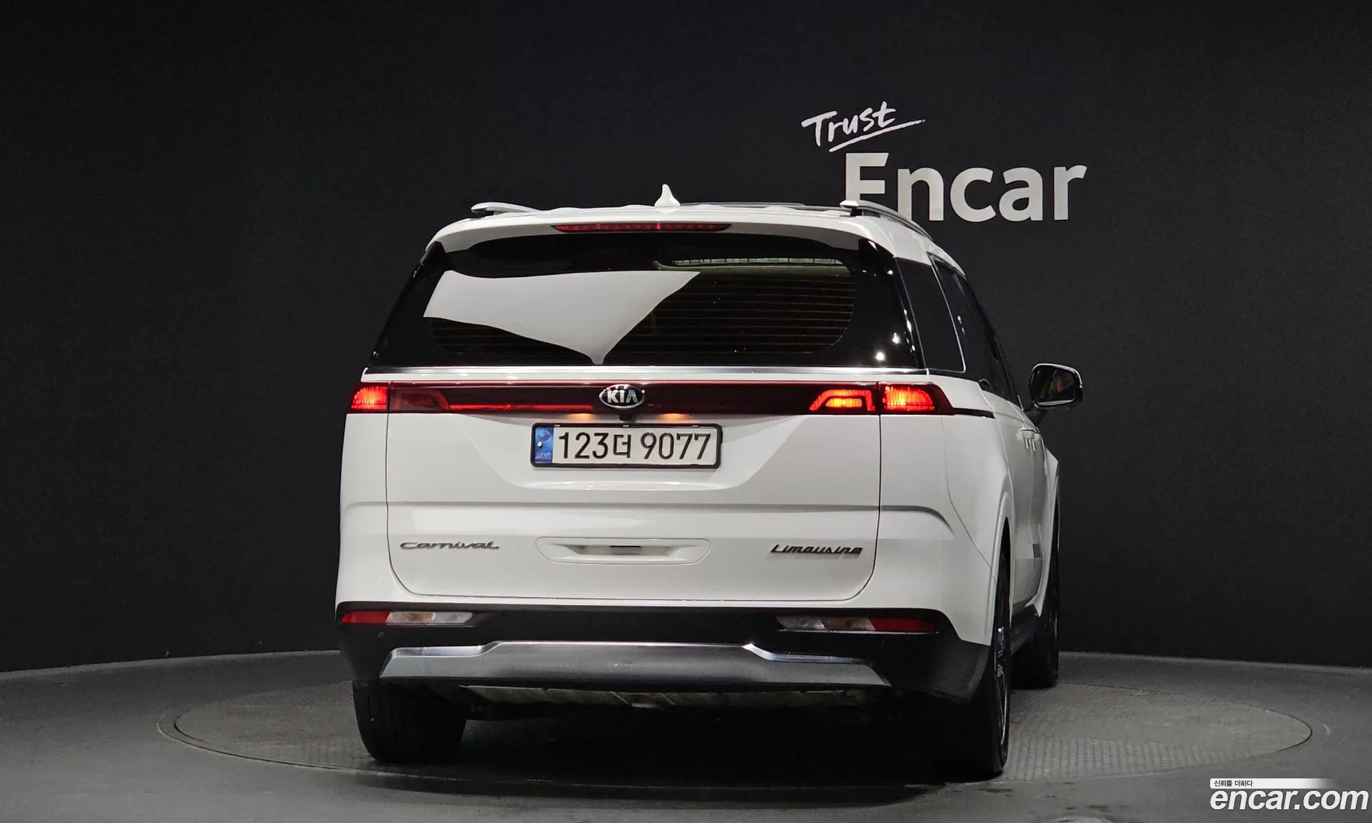 Kia Carnival 2021 — 17