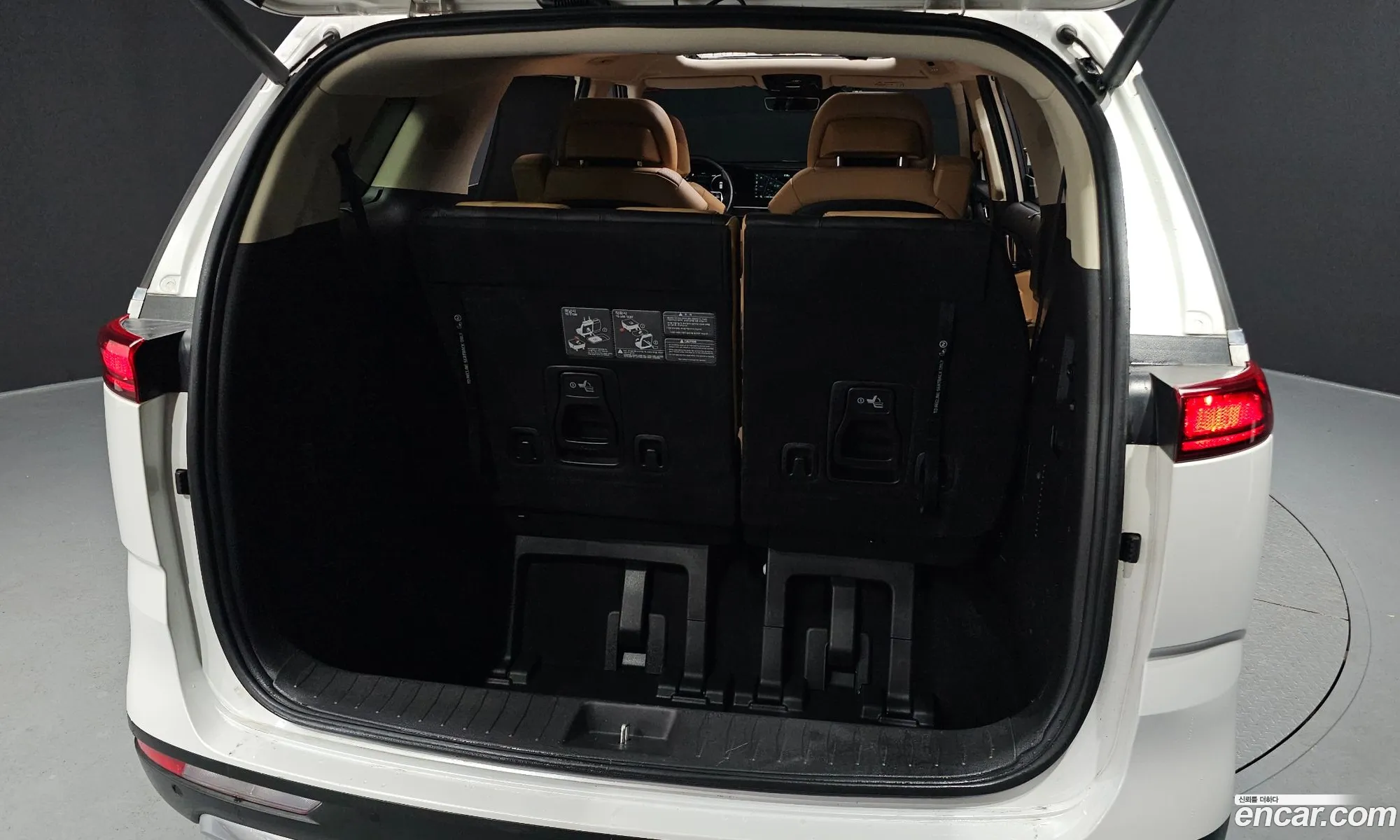 Kia Carnival 2021 — 10