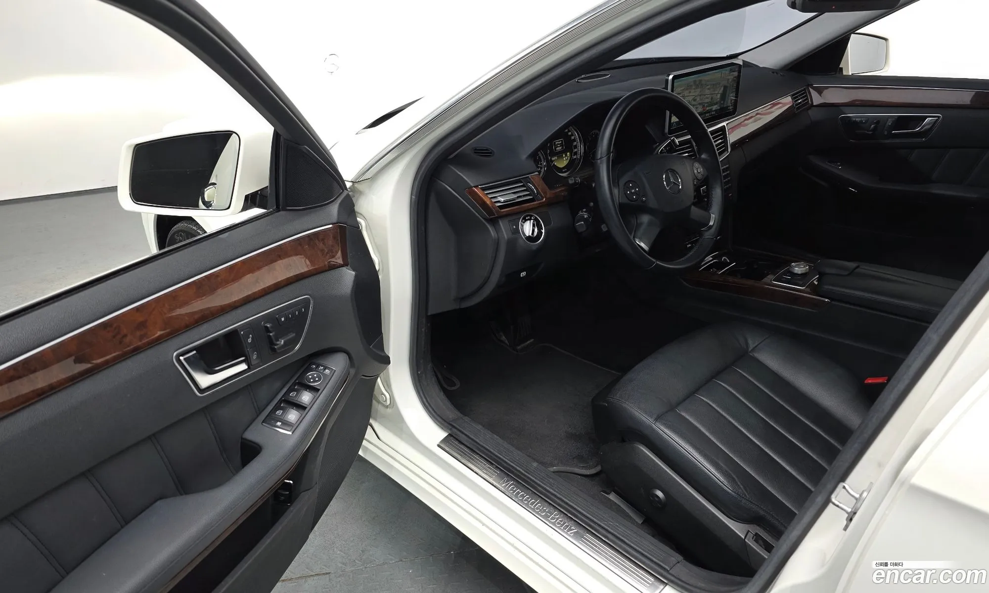 Mercedes-Benz E-Class W212 2012 WDDHF5DB2CA535751 — 16