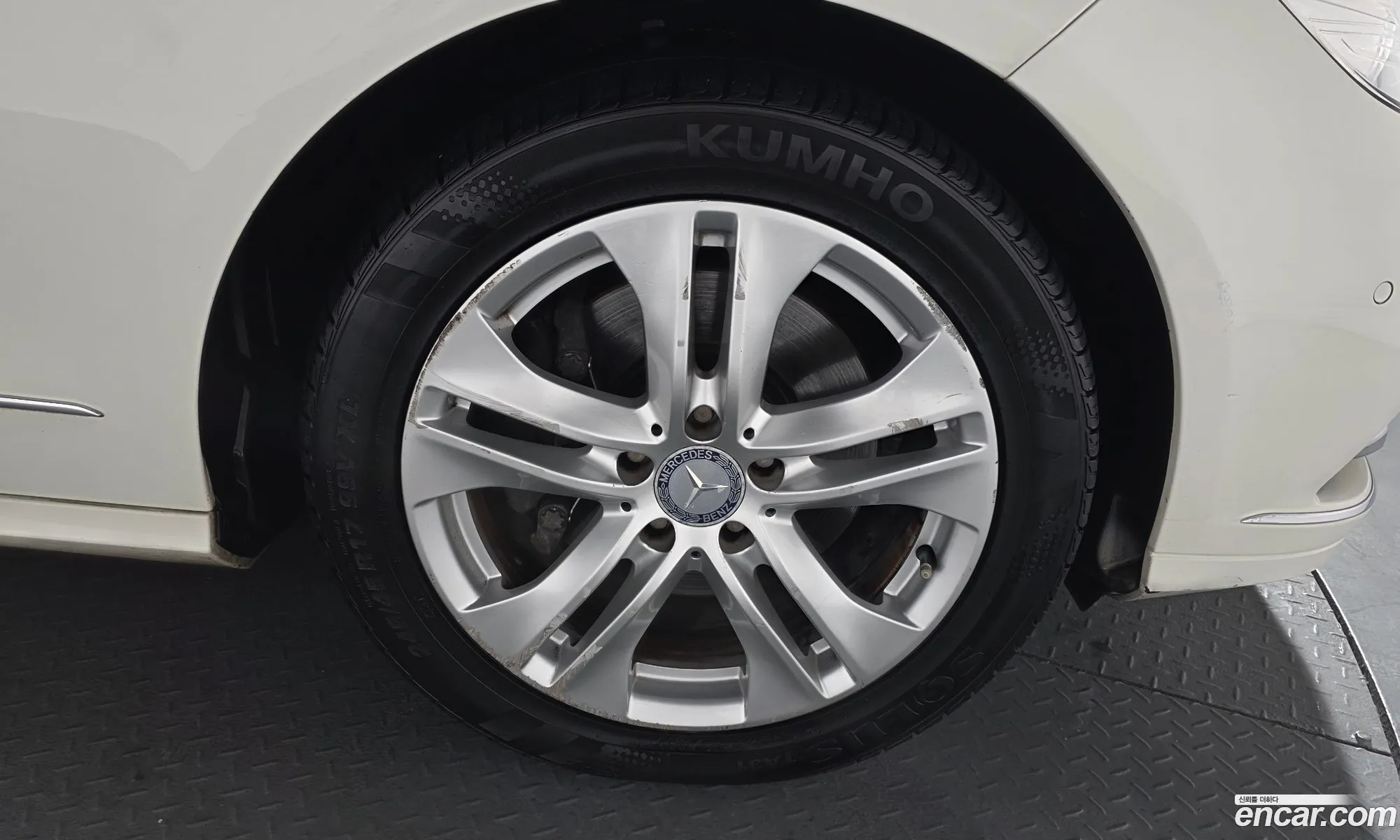 Mercedes-Benz E-Class W212 2012 WDDHF5DB2CA535751 — 11