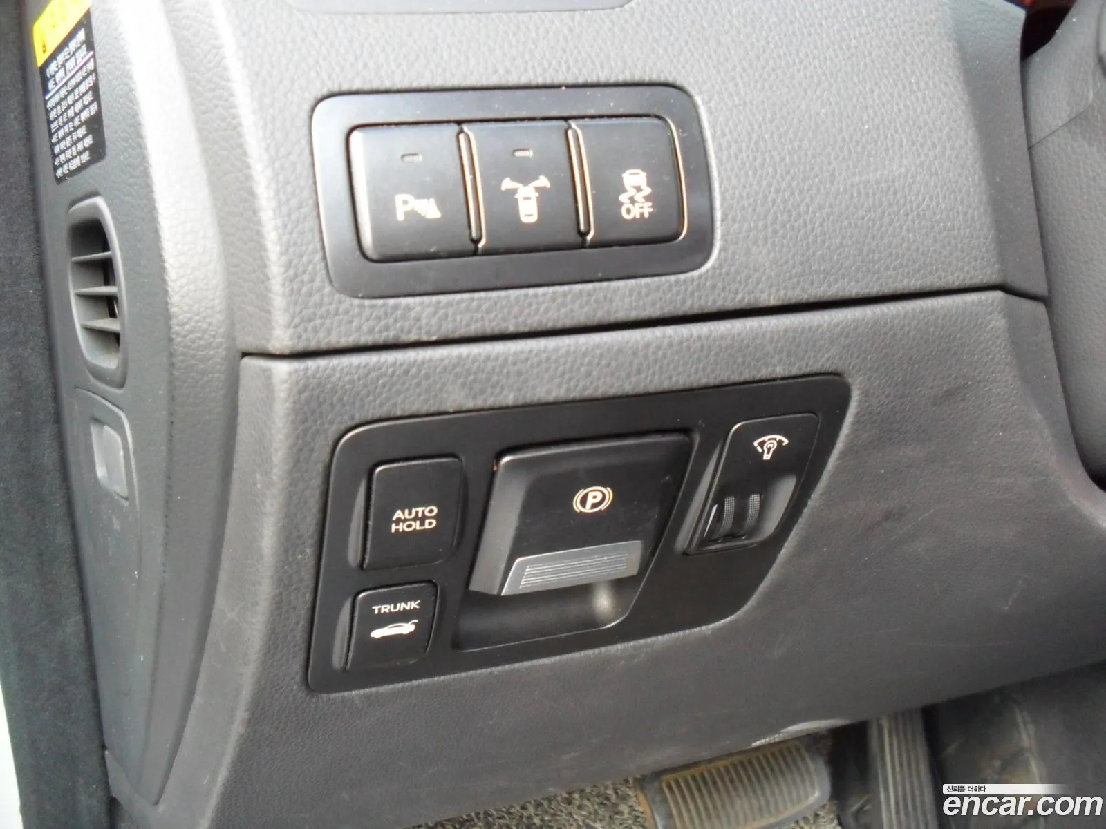 Hyundai Equus 2010 — 17