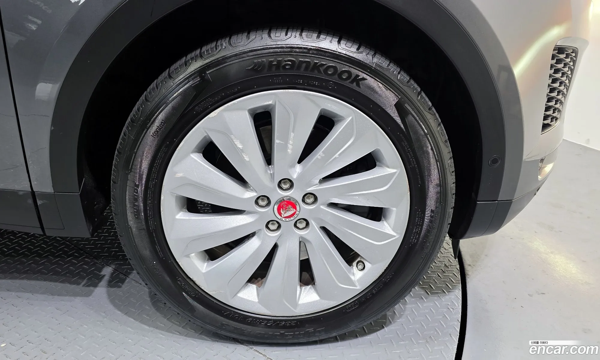 Jaguar E-Pace 2018 SADFA2BX9J1Z31996 — 13