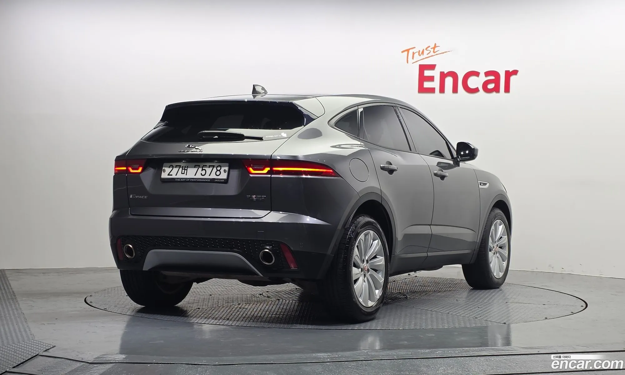 Jaguar E-Pace 2018 SADFA2BX9J1Z31996 — 3
