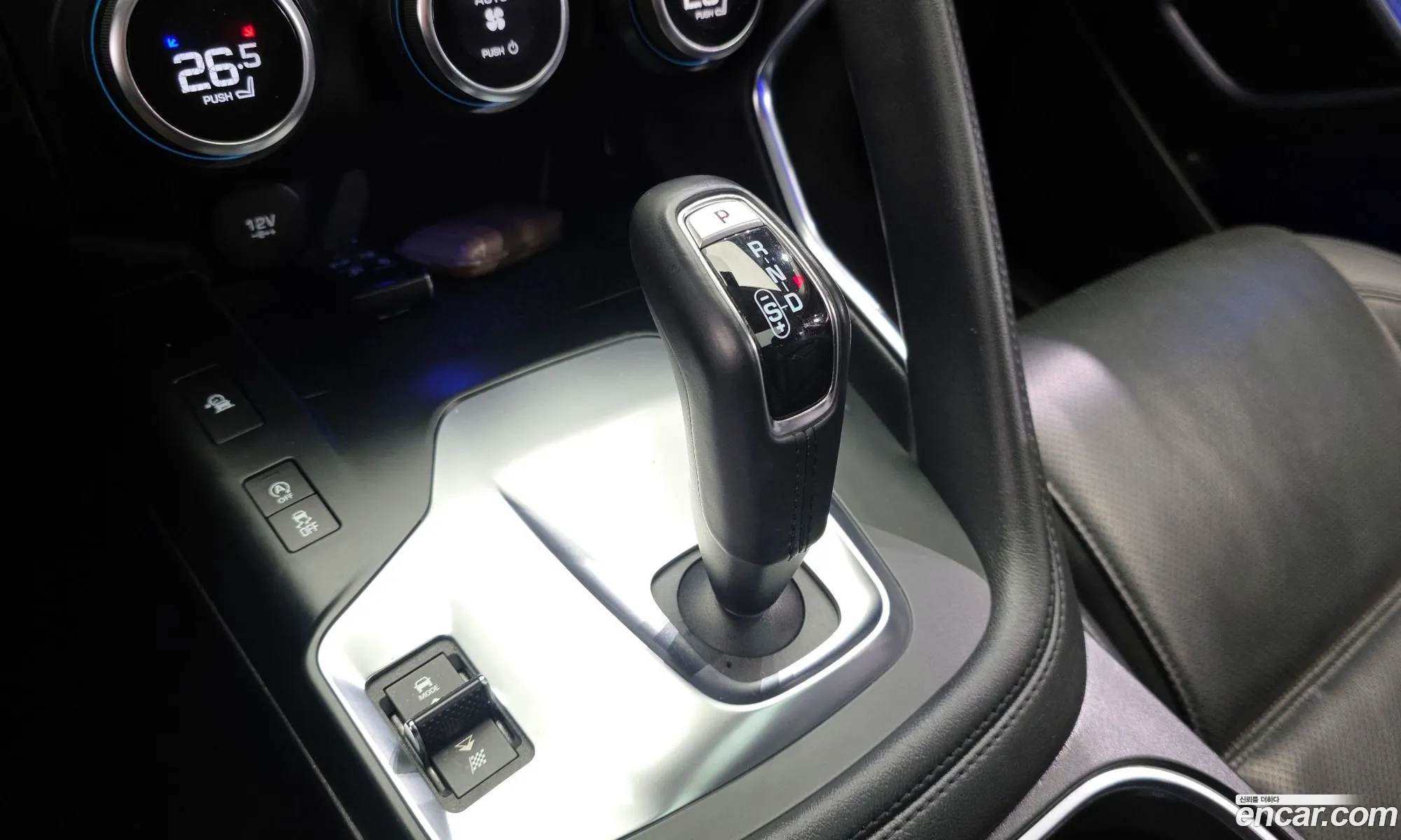 Jaguar E-Pace 2018 SADFA2BX9J1Z31996 — 16