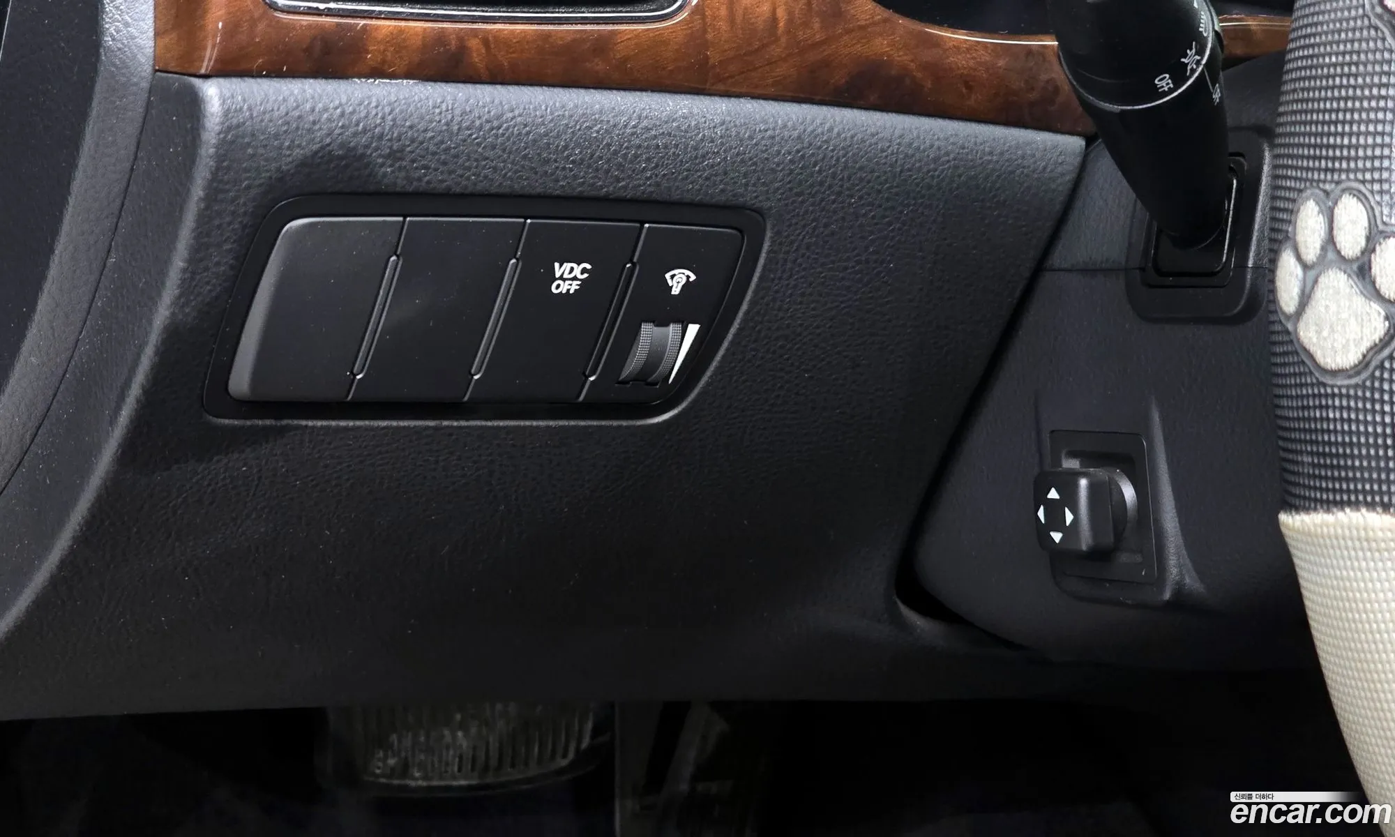 Hyundai Genesis 2011 — 12