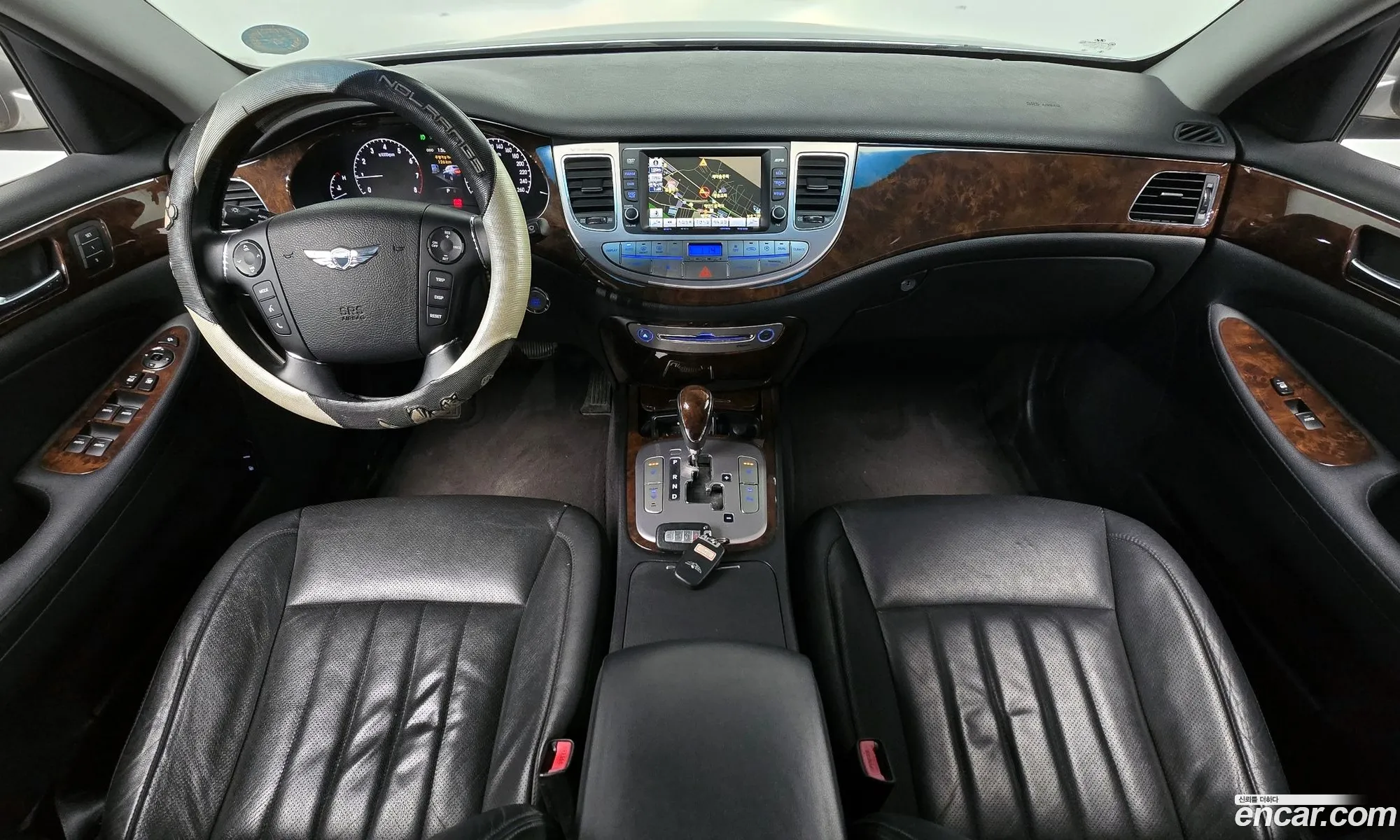 Hyundai Genesis 2011 — 10