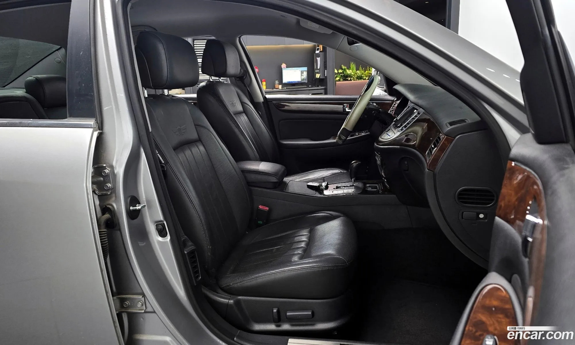 Hyundai Genesis 2011 — 18
