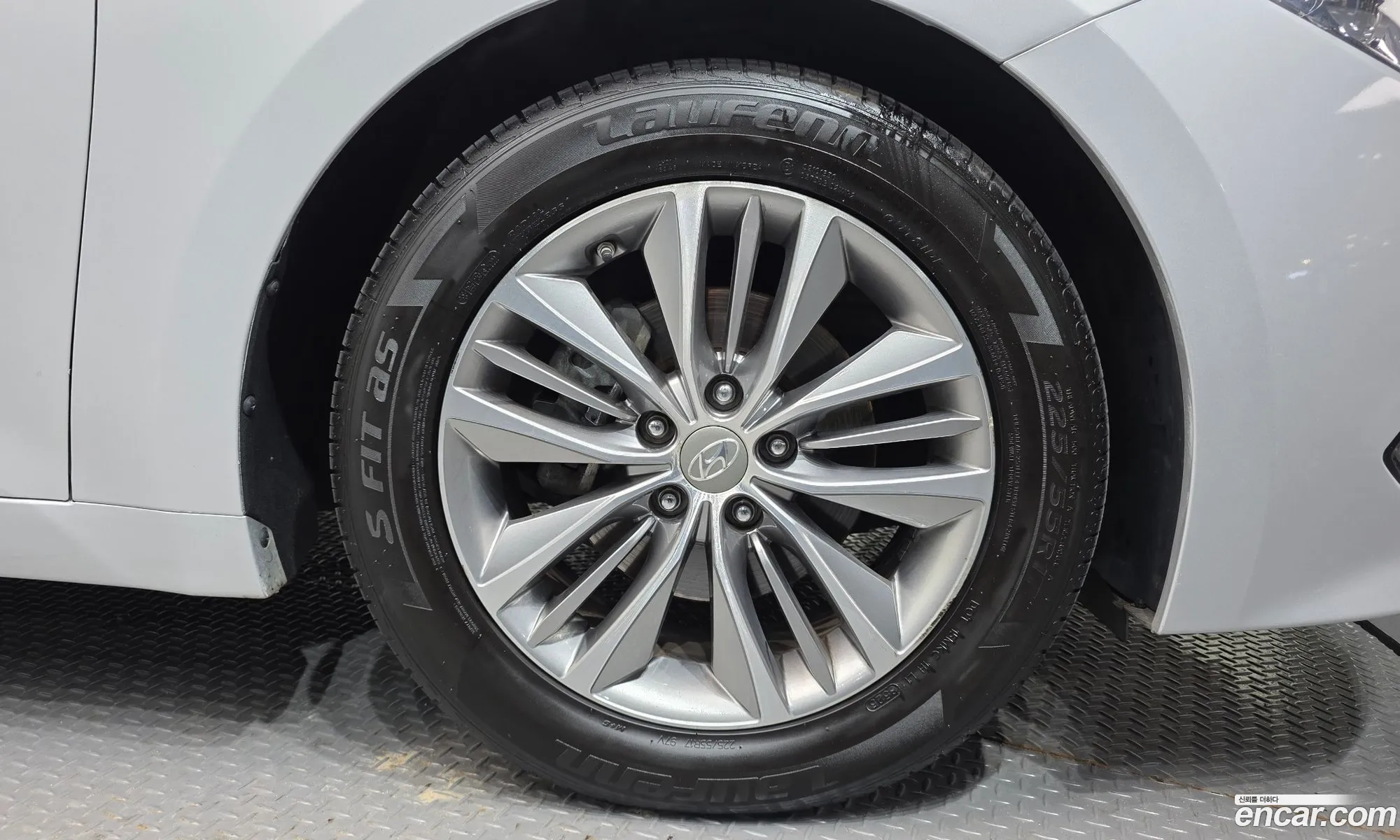 Hyundai Grandeur HG 2015 — 15