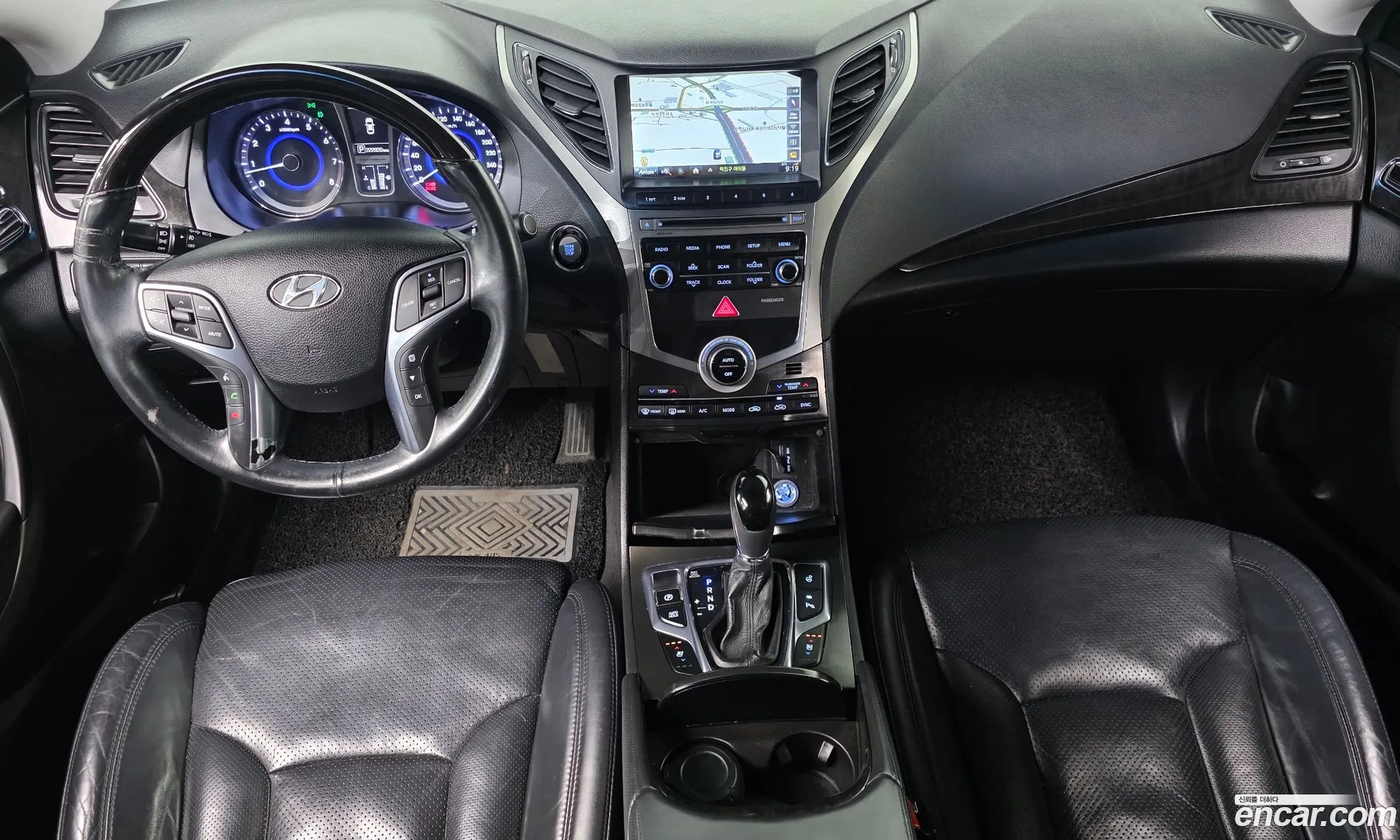 Hyundai Grandeur HG 2015 — 17