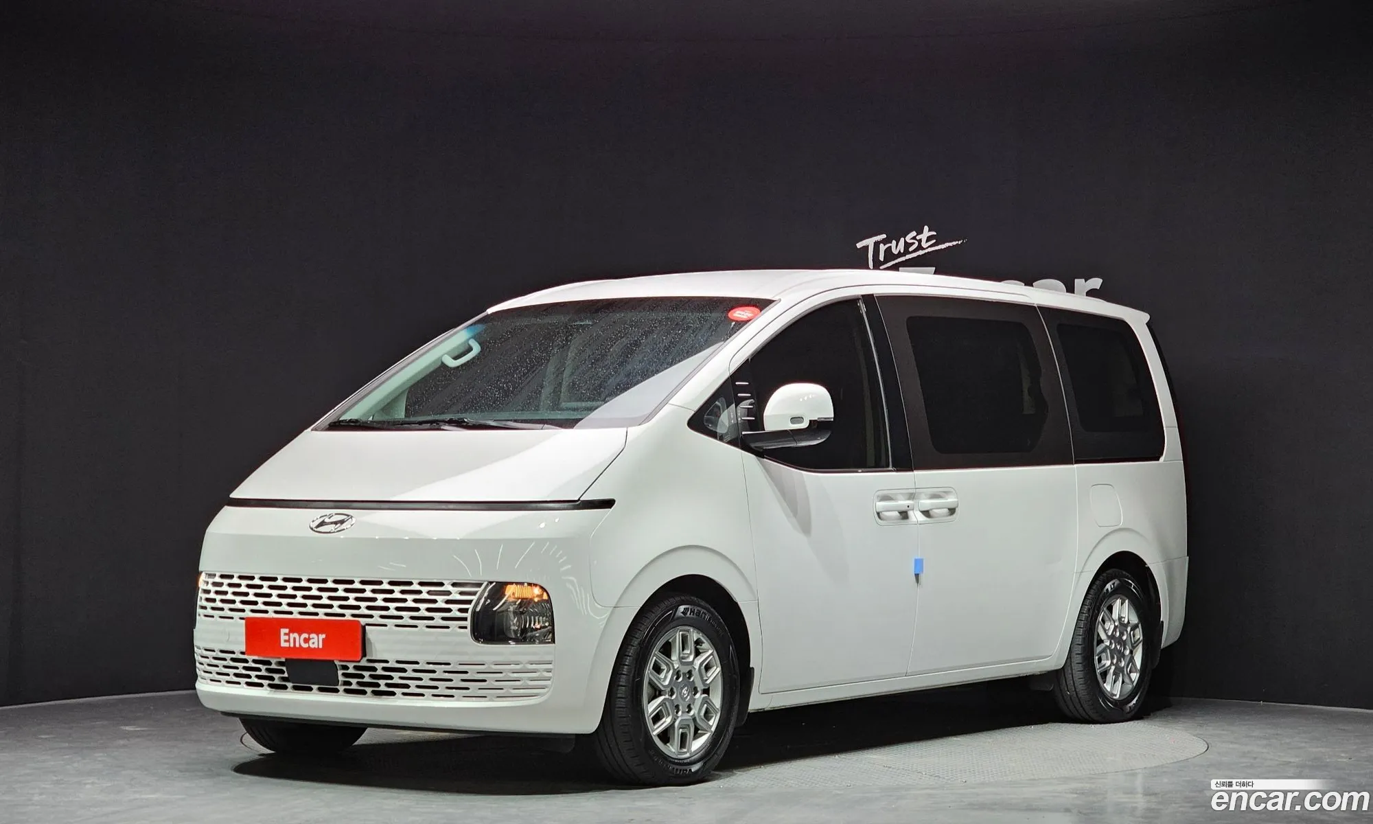 Hyundai Staria 2023 — 2