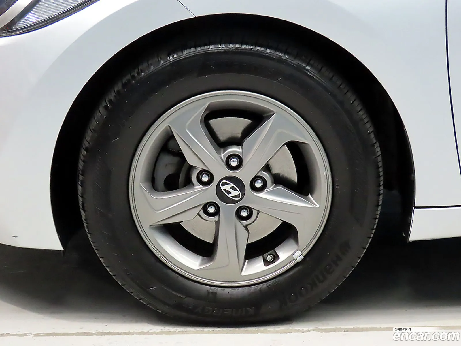 Hyundai Elantra AD 2016 — 16