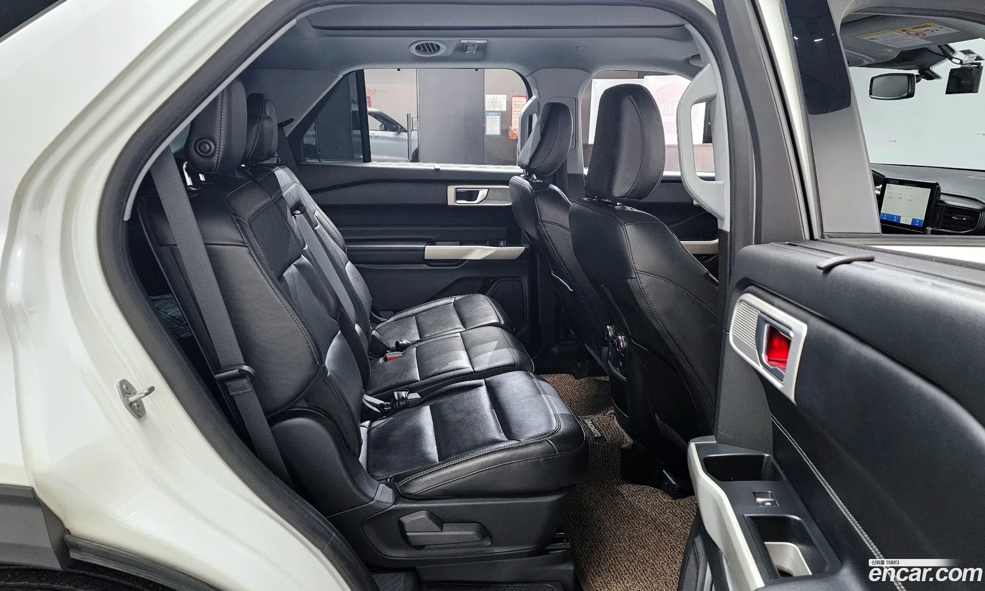Ford Explorer 6th Gen 2021 1FM5K8FY3MNA00008 — 7