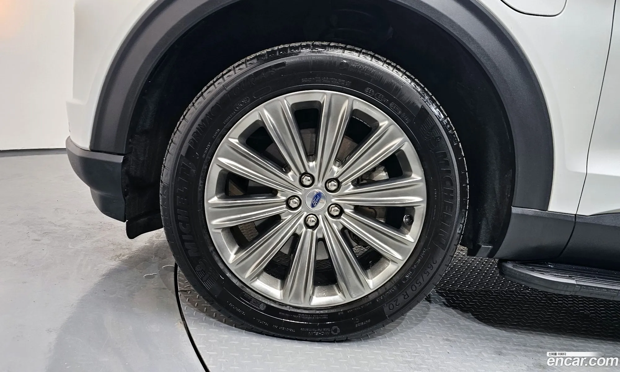 Ford Explorer 6th Gen 2021 1FM5K8FY3MNA00008 — 17
