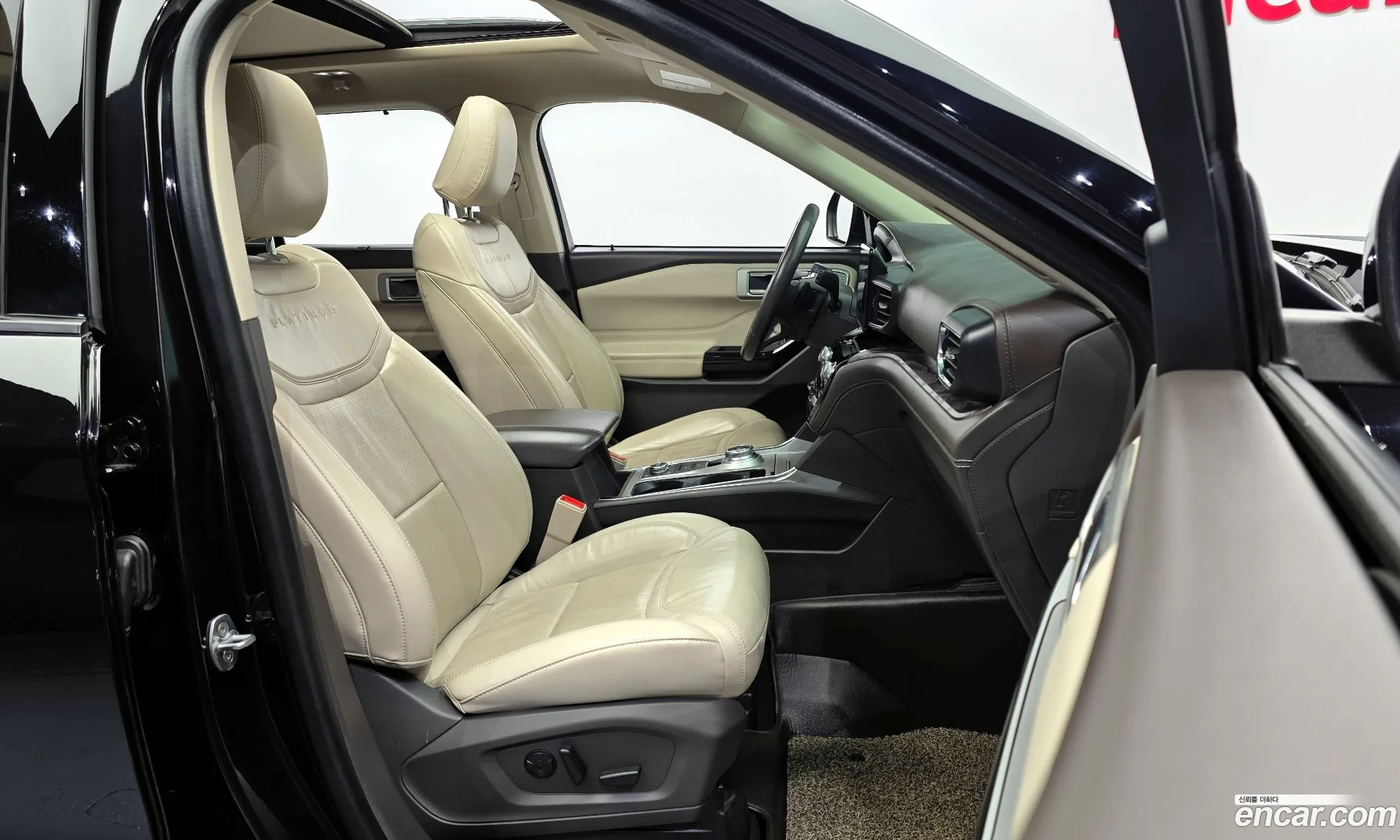 Ford Explorer 6th Gen 2021 1FM5K8HC7MGC01836 — 17