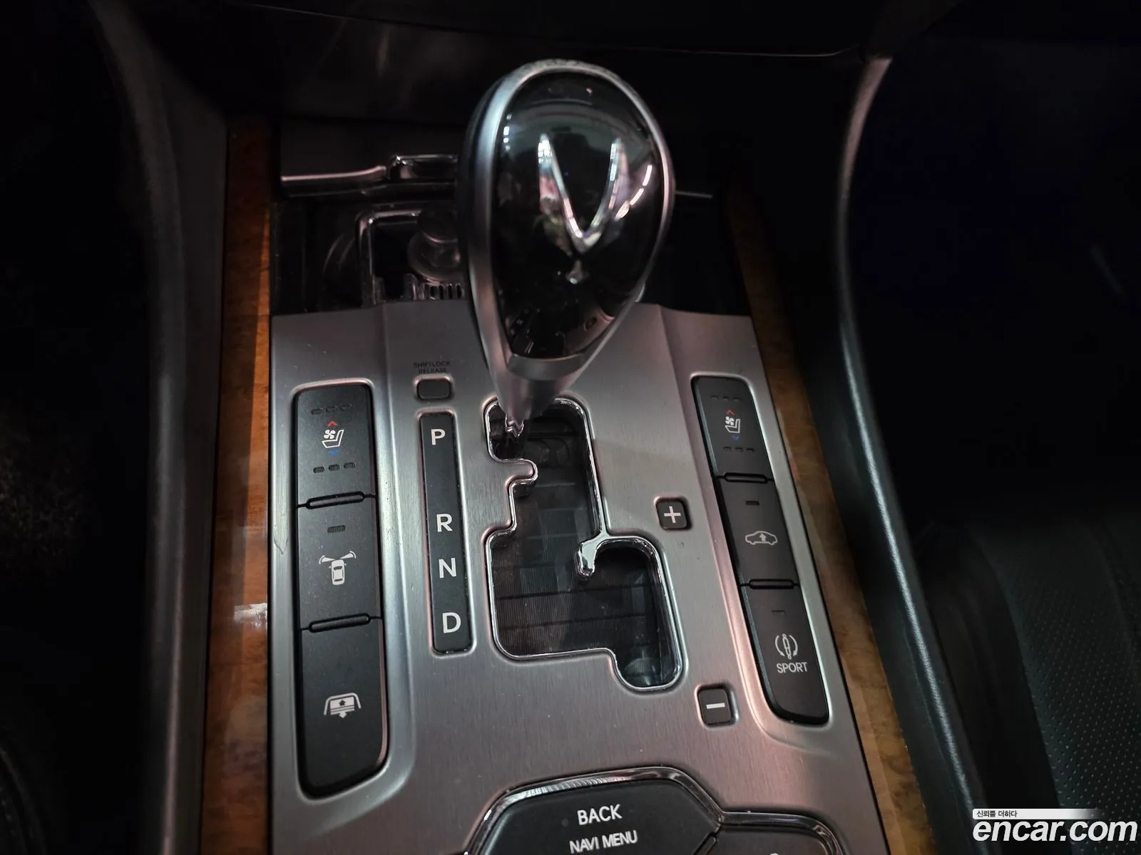 Hyundai Equus 2009 — 18