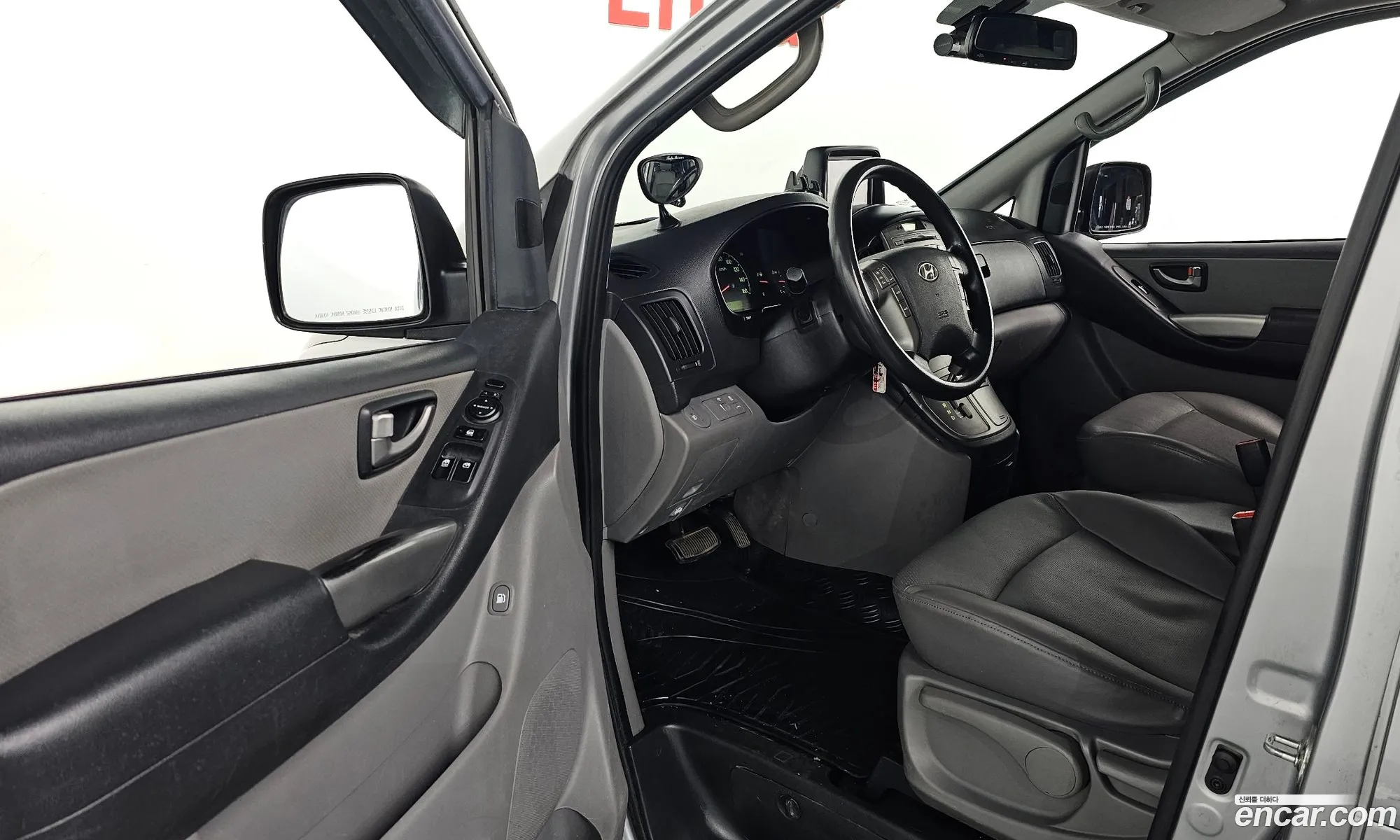 Hyundai Grand Starex 2014 — 17