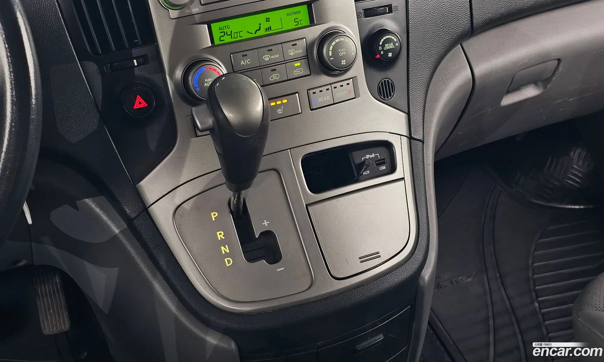 Hyundai Grand Starex 2014 — 19