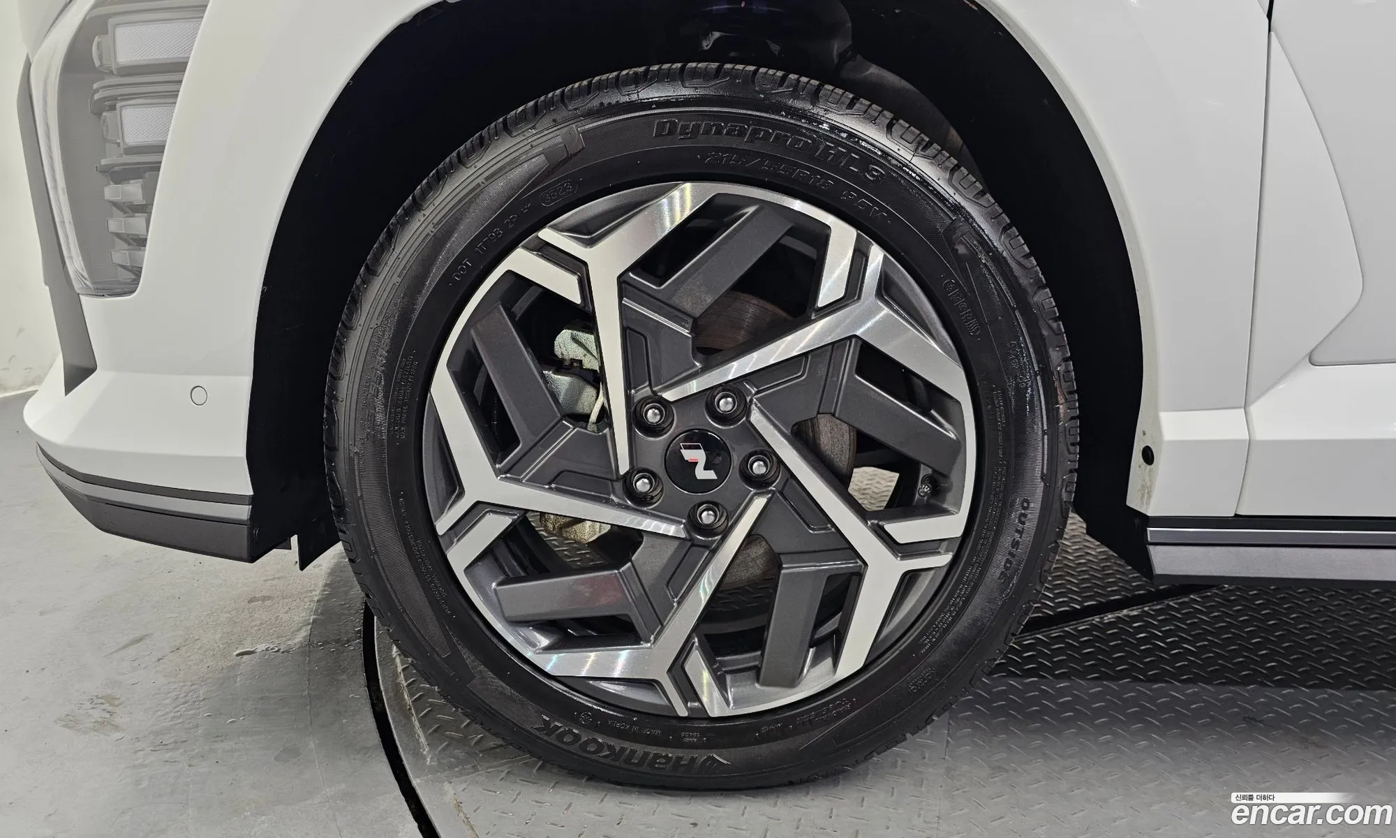 Hyundai Kona Hybrid 2023 — 18