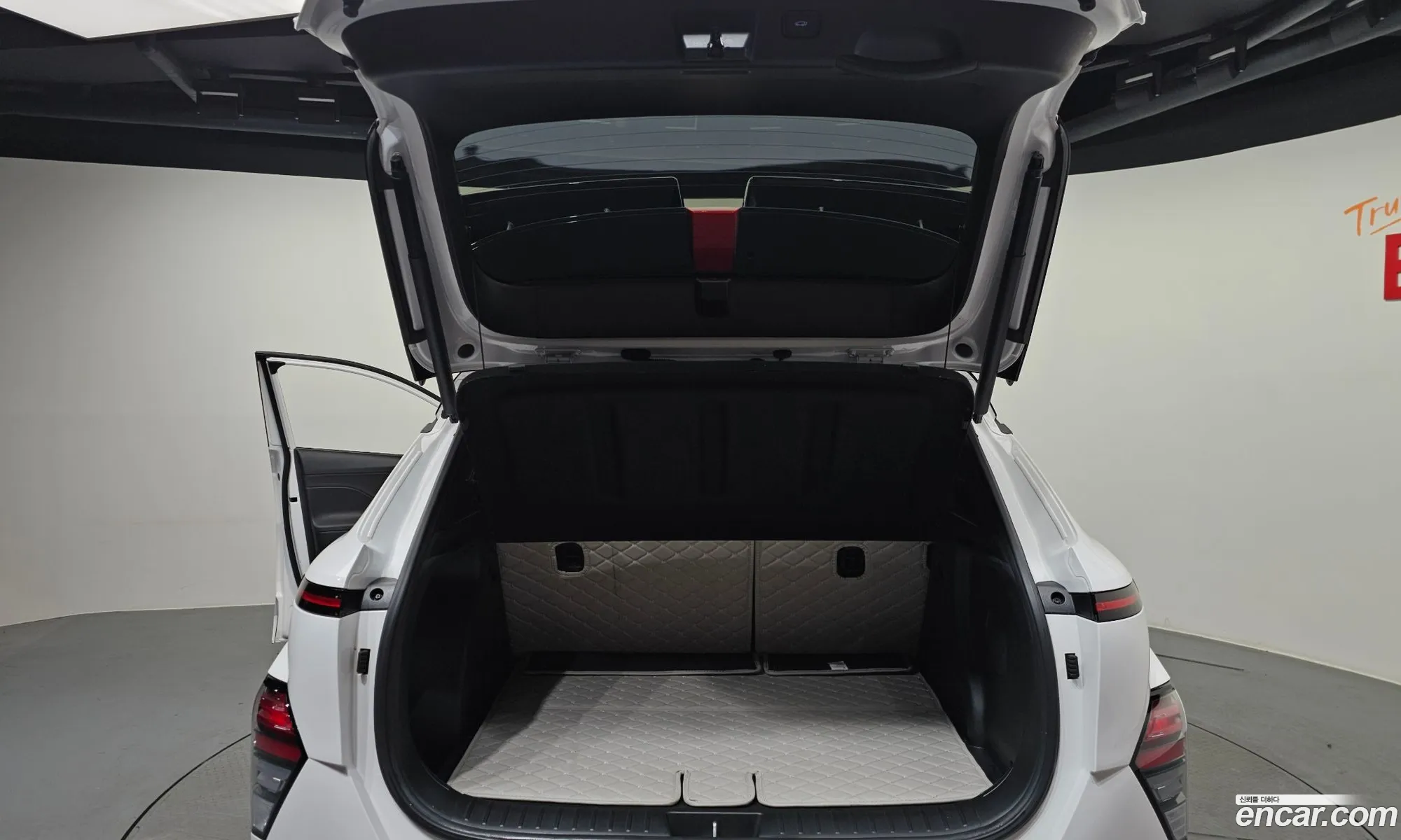 Hyundai Kona Hybrid 2023 — 15