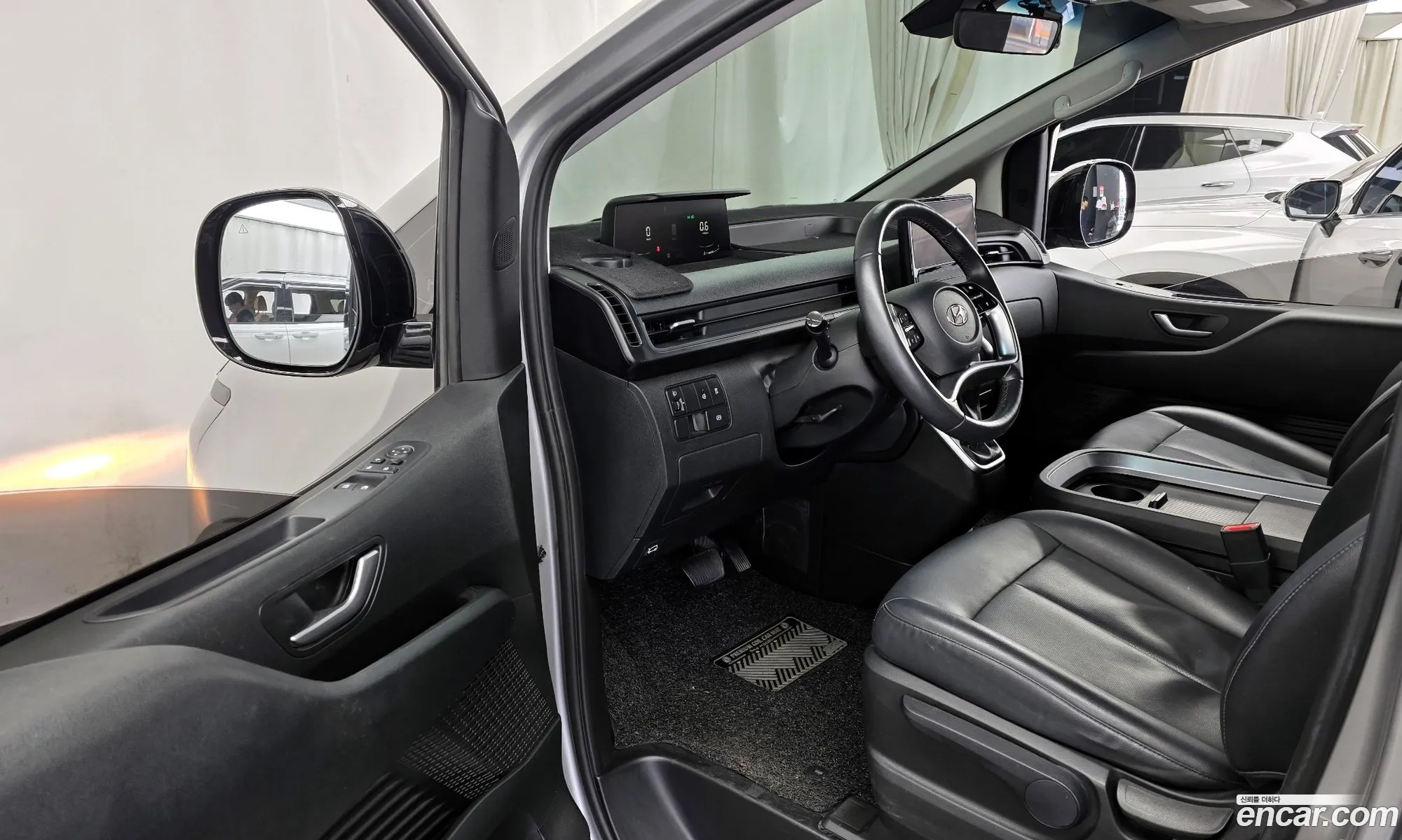 Hyundai Staria 2023 — 17