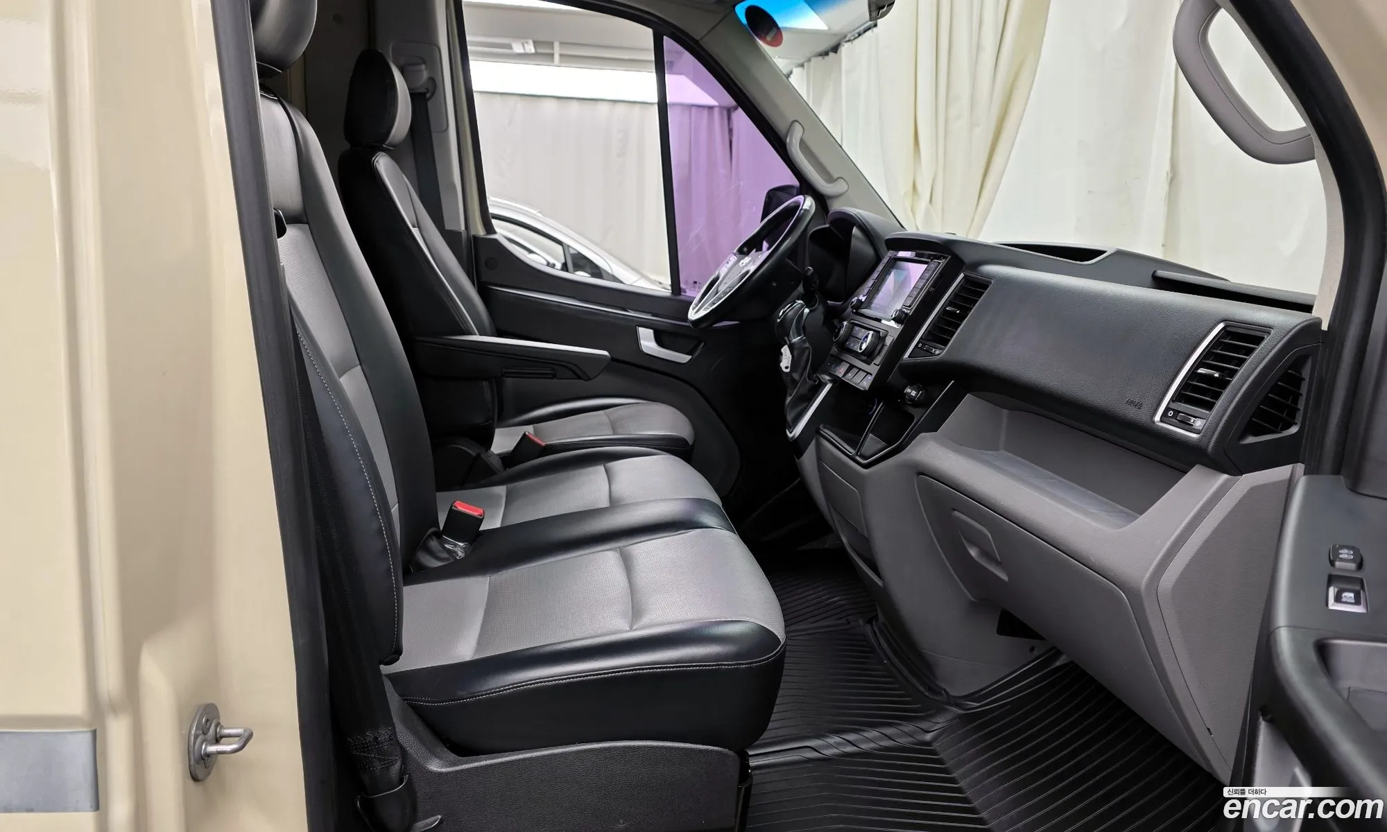 Hyundai Solati 2017 — 17