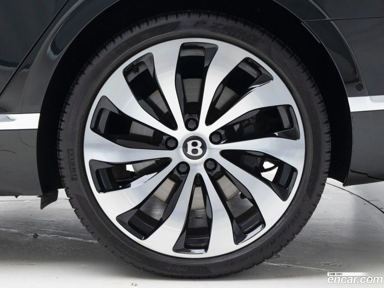 Bentley Flying Spur 2024 — 19