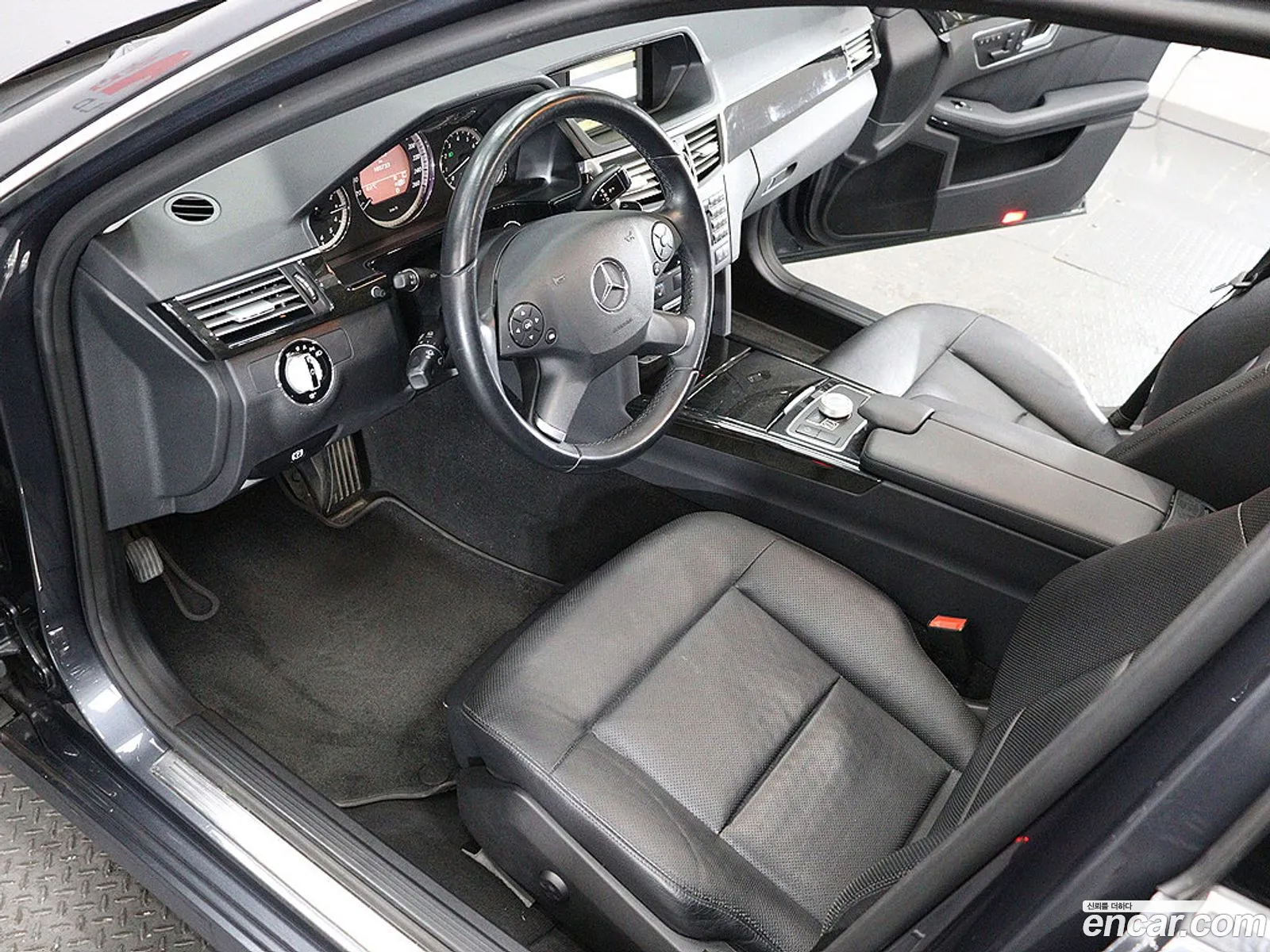 Mercedes-Benz E-Class W212 2010 — 17