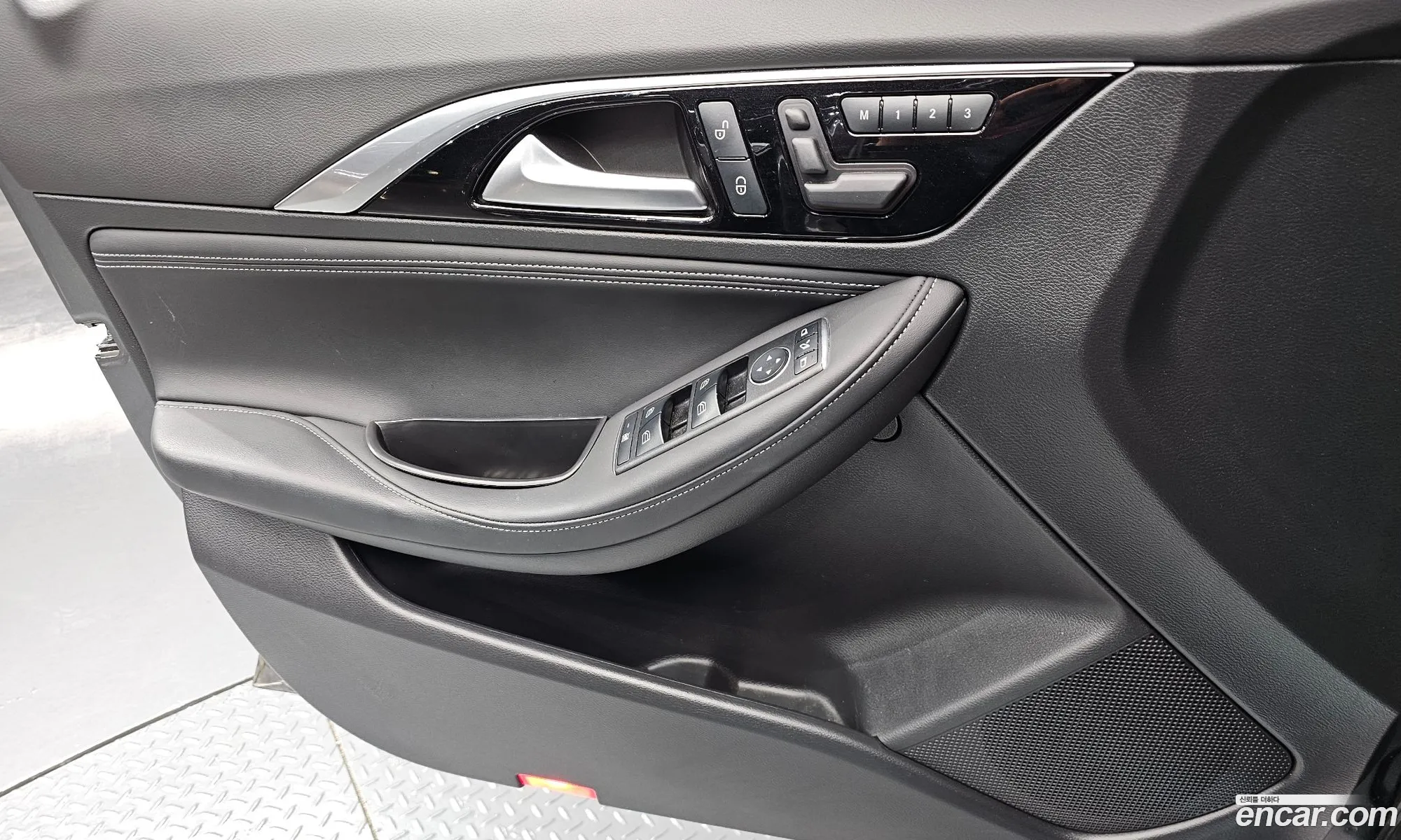 Infiniti Q30 2017 SJKCH53E5HA056741 — 9