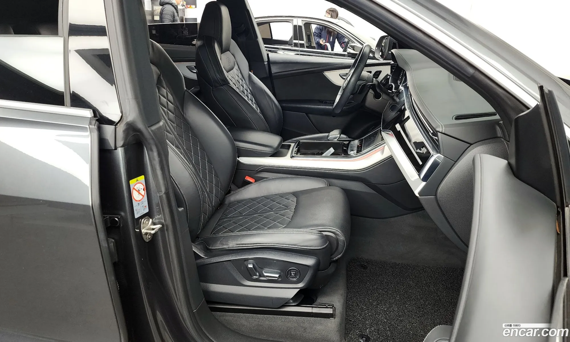 Audi Q8 2020 WAUZZZF19LD019500 — 11