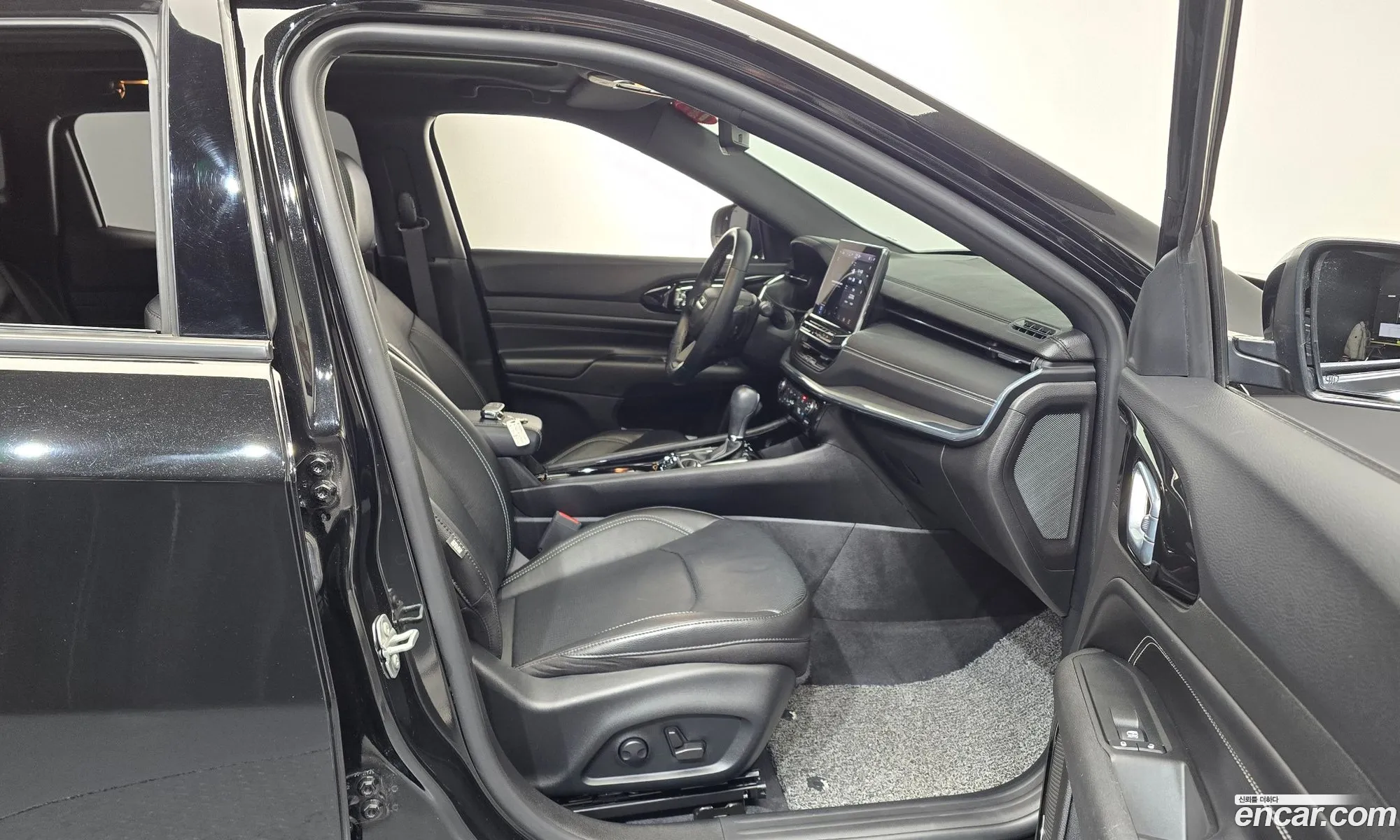 Jeep Compass 2022 3C4NJDEBDJDJHHDBD — 4