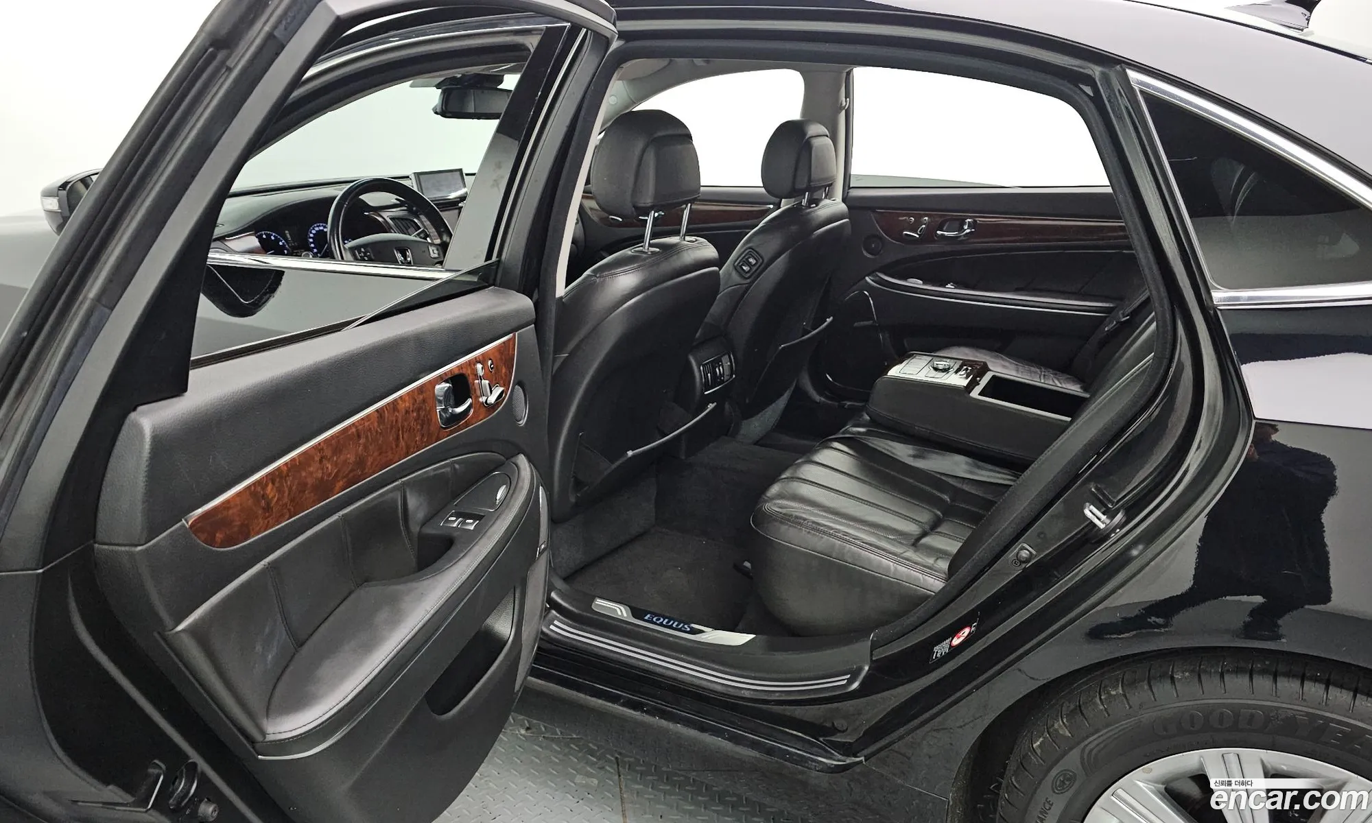 Hyundai Equus 2010 — 10