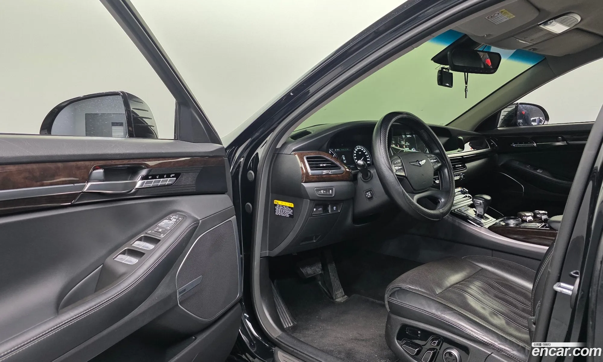 Genesis EQ900 2016 — 18