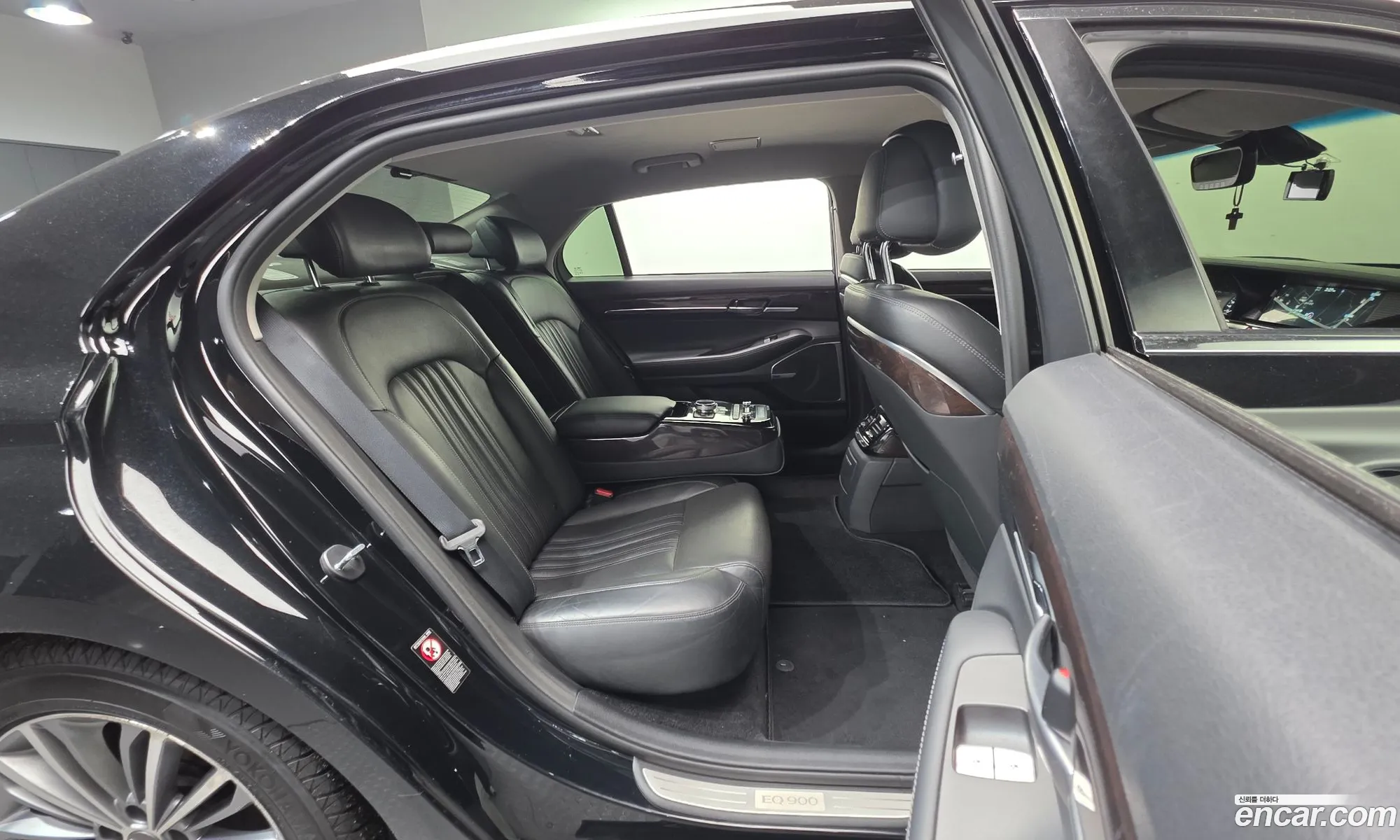Genesis EQ900 2016 — 16