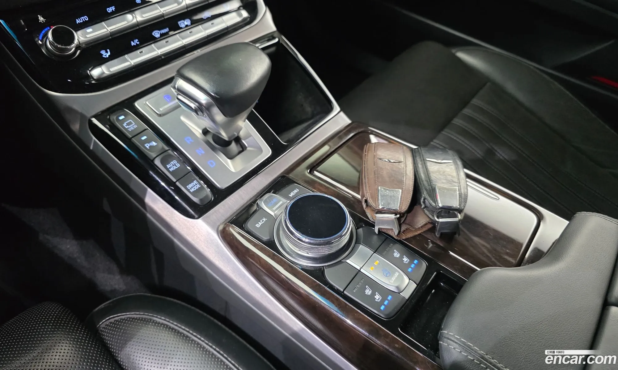 Genesis EQ900 2016 — 19