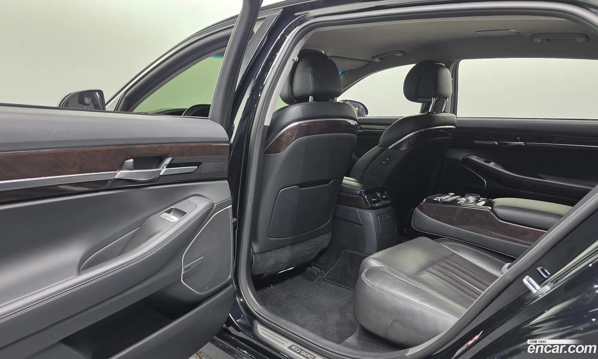 Genesis EQ900 2016 — 11