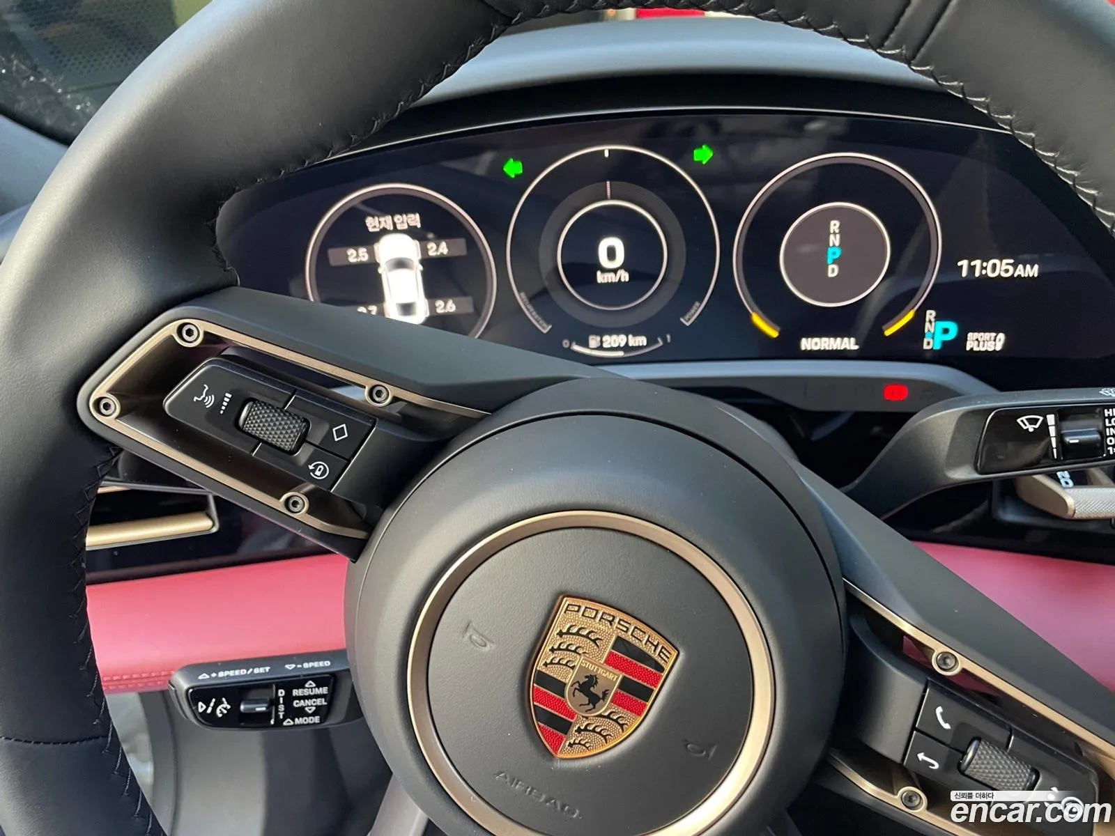 Porsche Taycan 2023 — 18