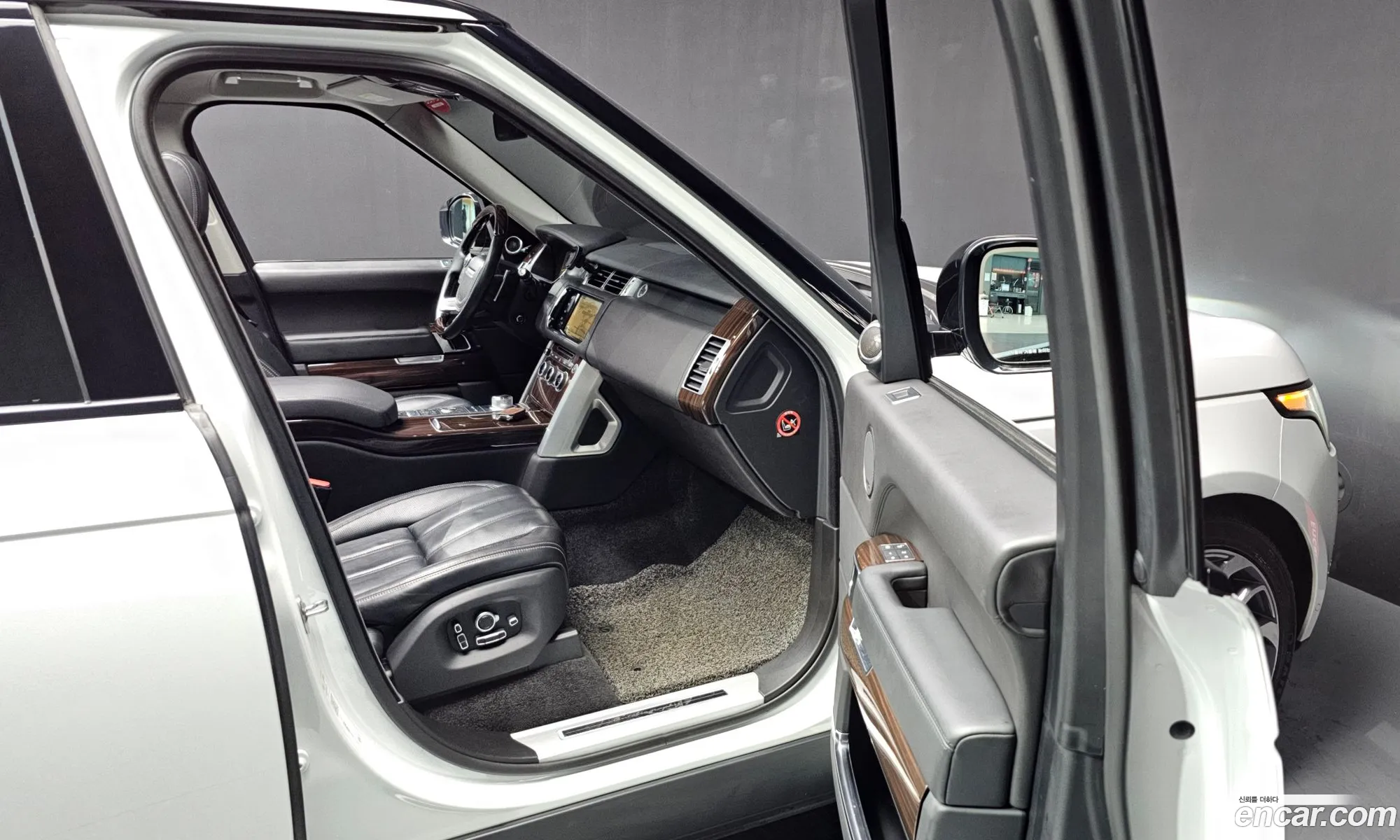 Land Rover Range Rover 2016 SALGA3JF3GA276721 — 12