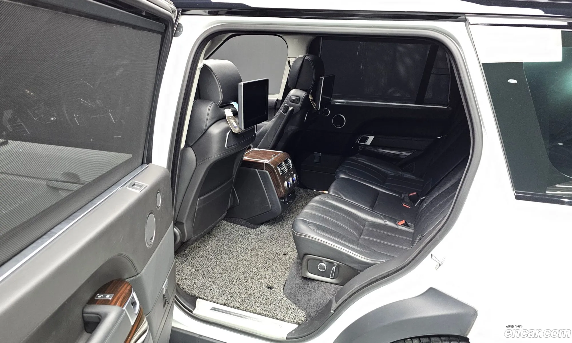 Land Rover Range Rover 2016 SALGA3JF3GA276721 — 19