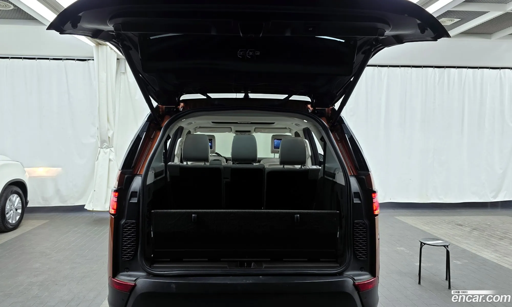Land Rover Discovery 5 2017 SALRA2BK1HA042156 — 10