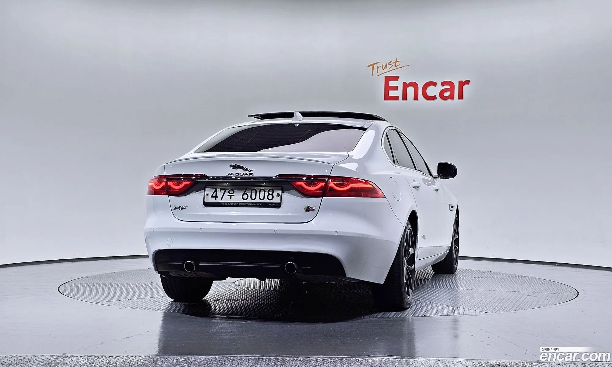 Jaguar XF 2018 — 17