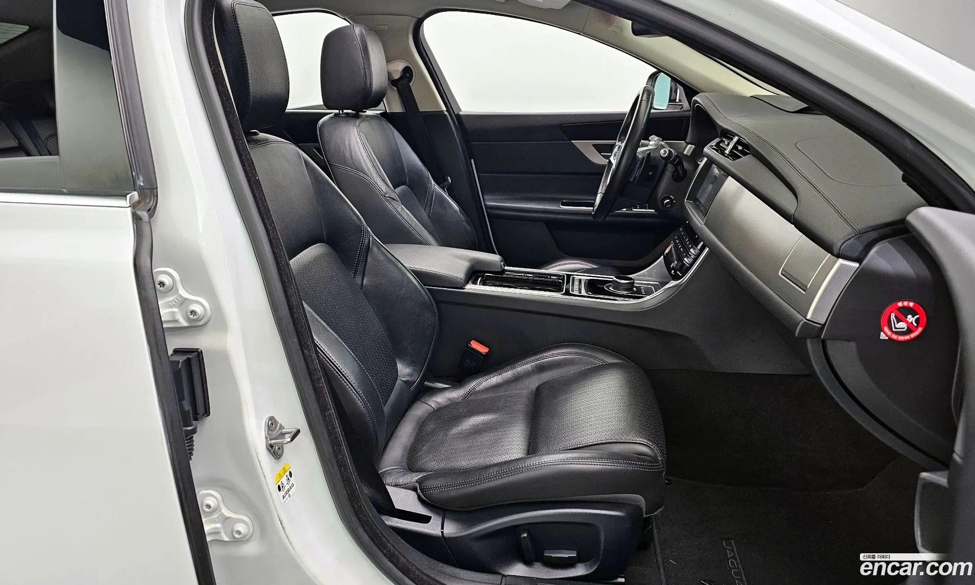 Jaguar XF 2018 — 7