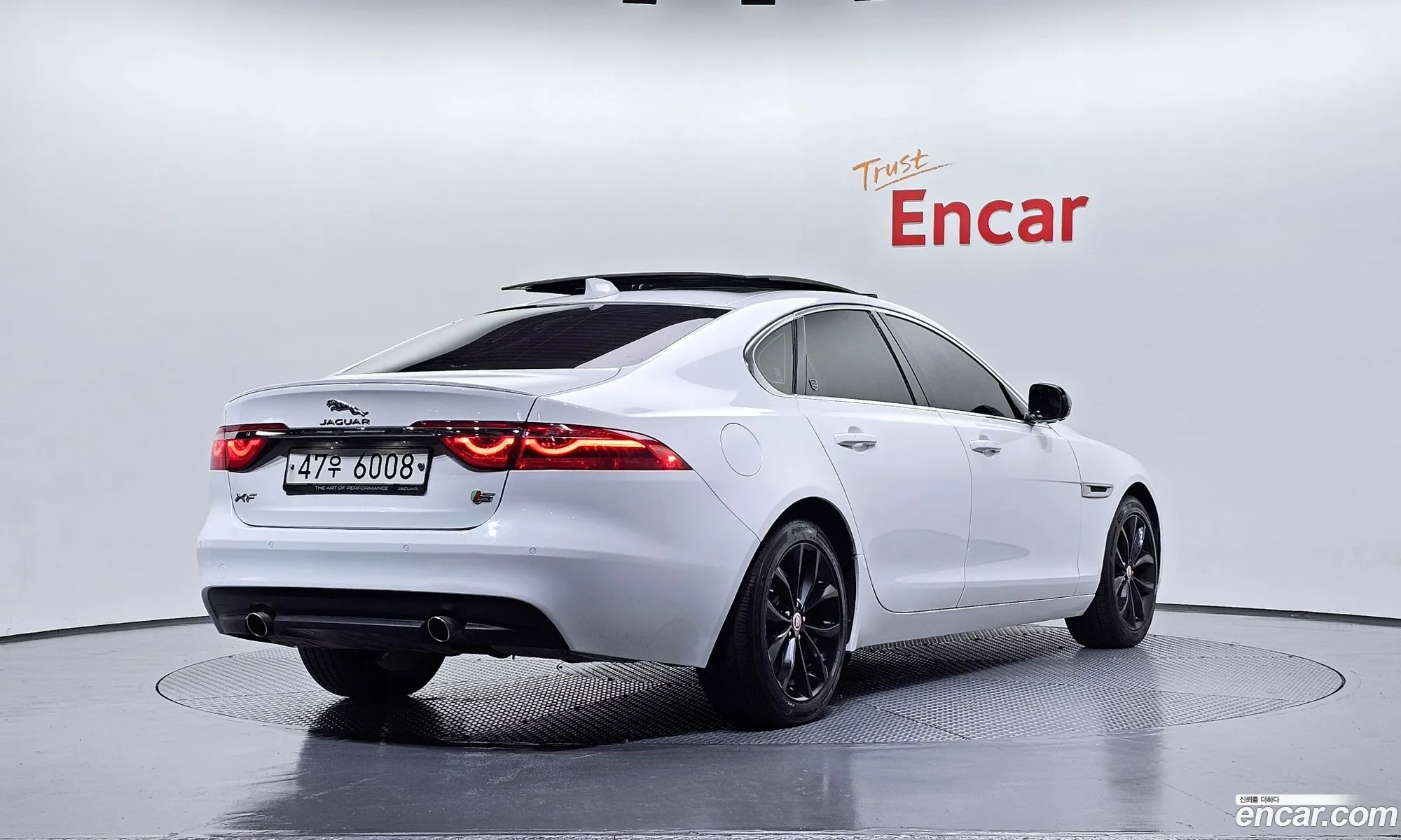 Jaguar XF 2018 — 15