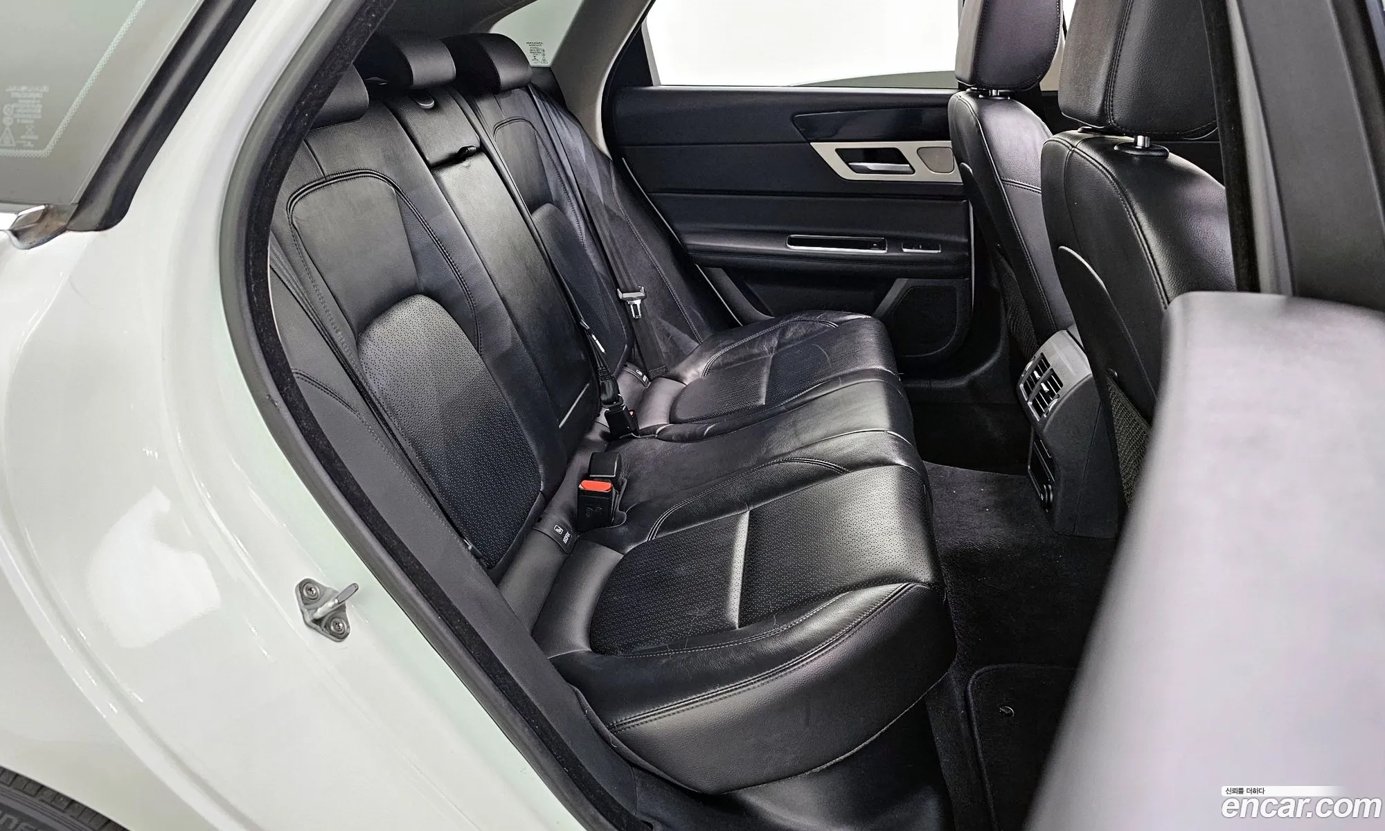 Jaguar XF 2018 — 16