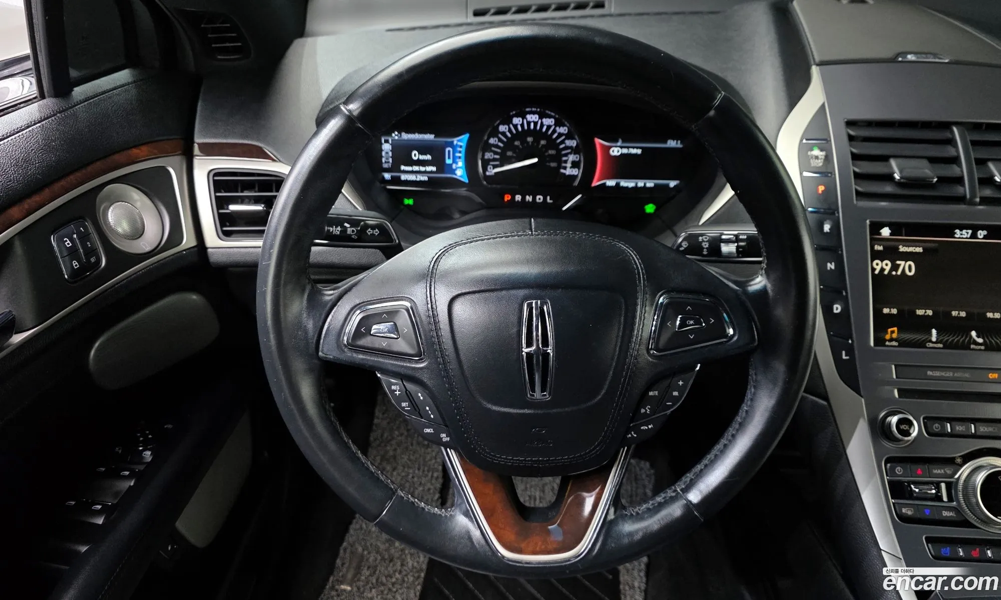 Lincoln MKZ 2017 3LN6L5MU8HR658684 — 18