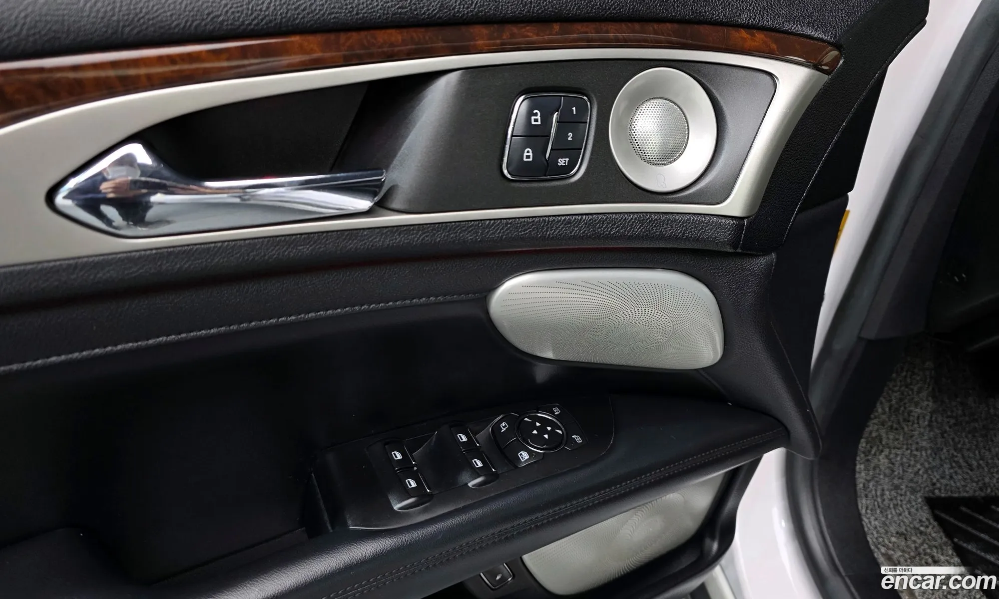 Lincoln MKZ 2017 3LN6L5MU8HR658684 — 19