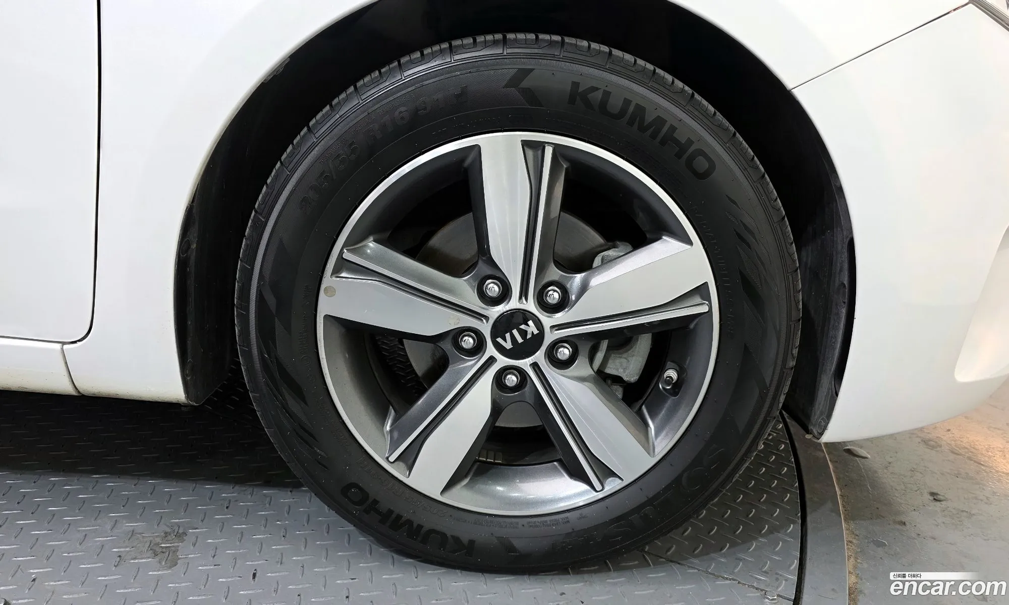 Kia K3 2017 — 9