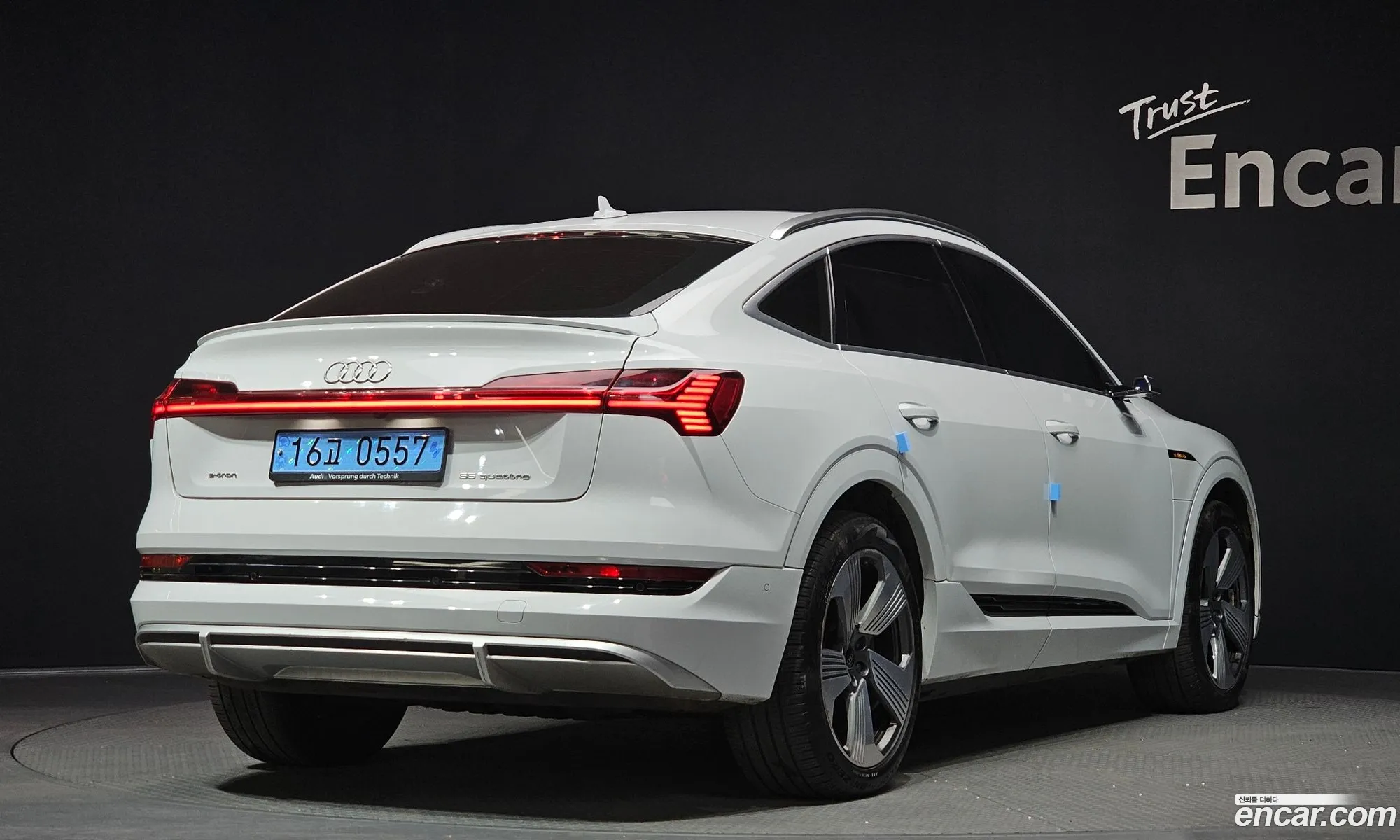 Audi e-tron 2022 — 16