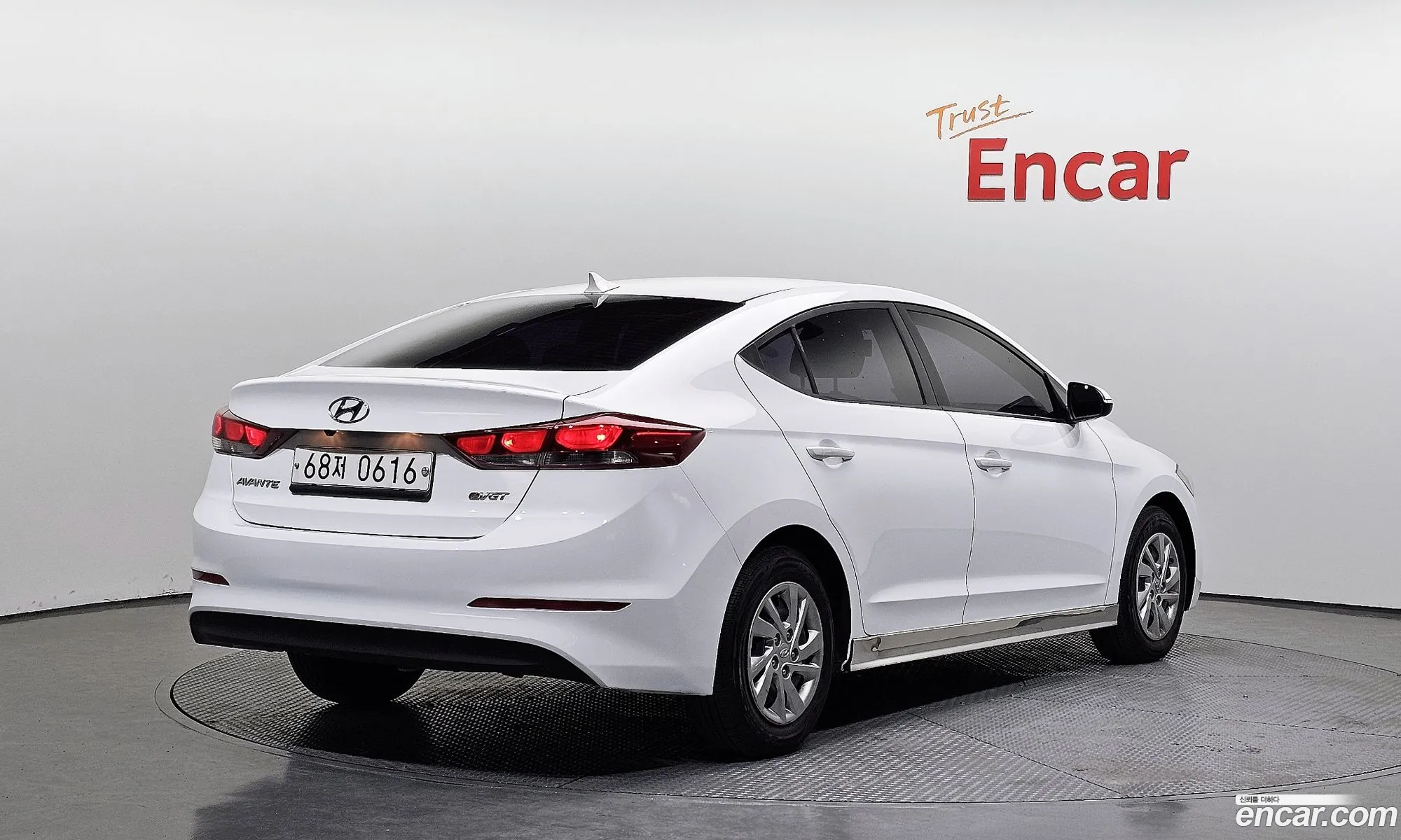 Hyundai Elantra AD 2016 — 12